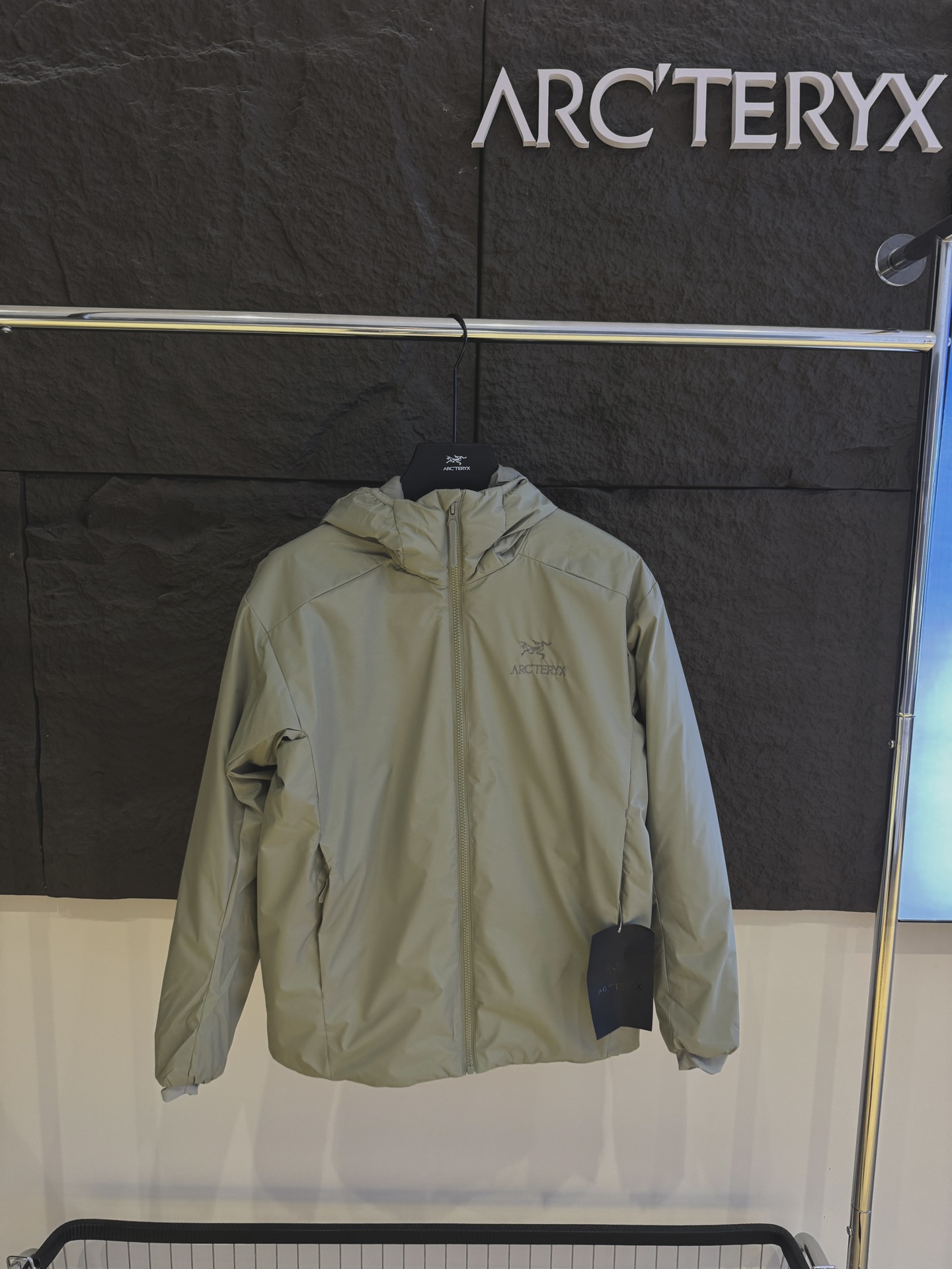 Arcteryx始祖鳥 Atom Hoody M Logo字母圏案戸外防水保暖连帽棉服外套
@悠雾绿