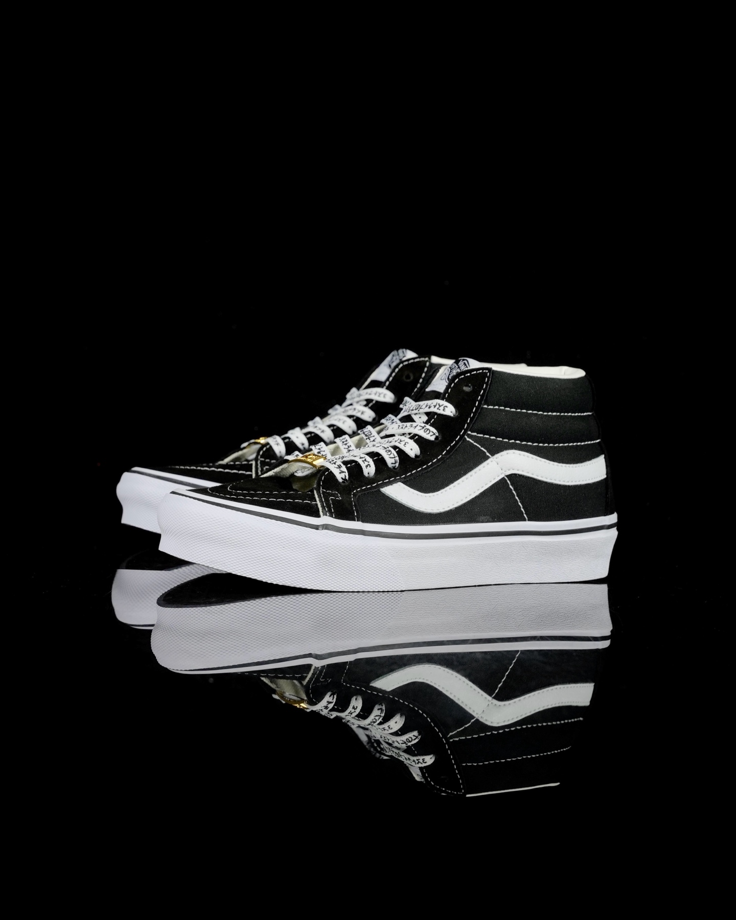 本地💰150 合作私
Vans Sk8-Mid 黑白中帮
采用经典Sk8-Mid鞋型
金扣字母鞋带点缀增加复古属性 
整体在鞋型和贴合度方面重塑鞋款
尺码：35 36 36.5 37 38 38.5 39 40 40.5 41 42 42.5 43 44