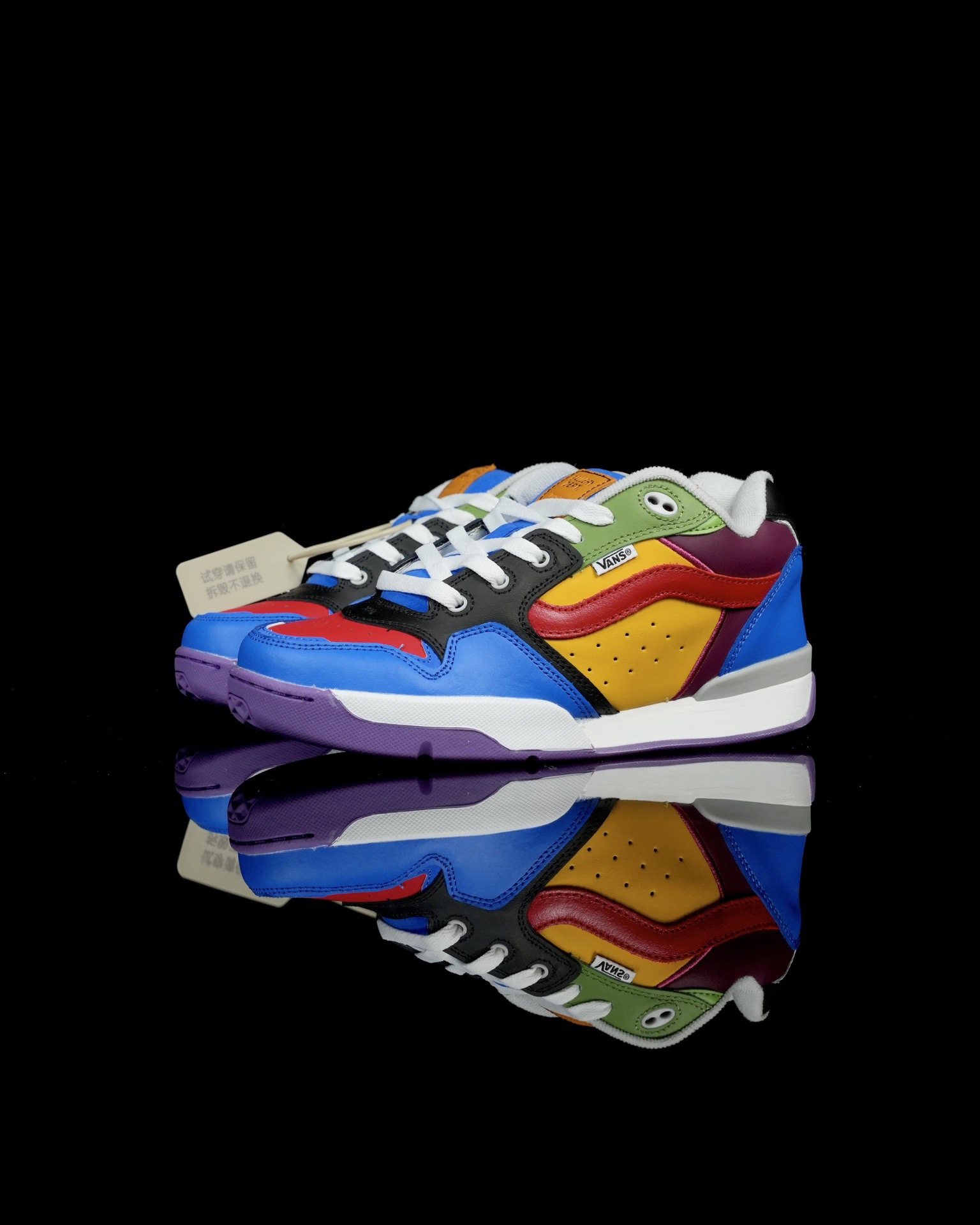 本地💰140 合作私
Vans Rowley XLT 系列
范斯官方 减震耐磨复古滑板鞋
Vans 不断坚持延续滑板文化。本次系列以 Rowley XLT 为设计载体,深挖复古元素,推出 Vans Rowley XLT 系列,向滑板文化的致敬。鞋款在设计上,融合了品牌的标志性风格和滑板属性,在为滑板爱好者提供了更加舒适、稳定的滑行体验的同时,也呈现出独特的风格。
尺码:35 36 36.5 37 38 38.5 39 40 40.5 41 42 42.5 43 44 正常码