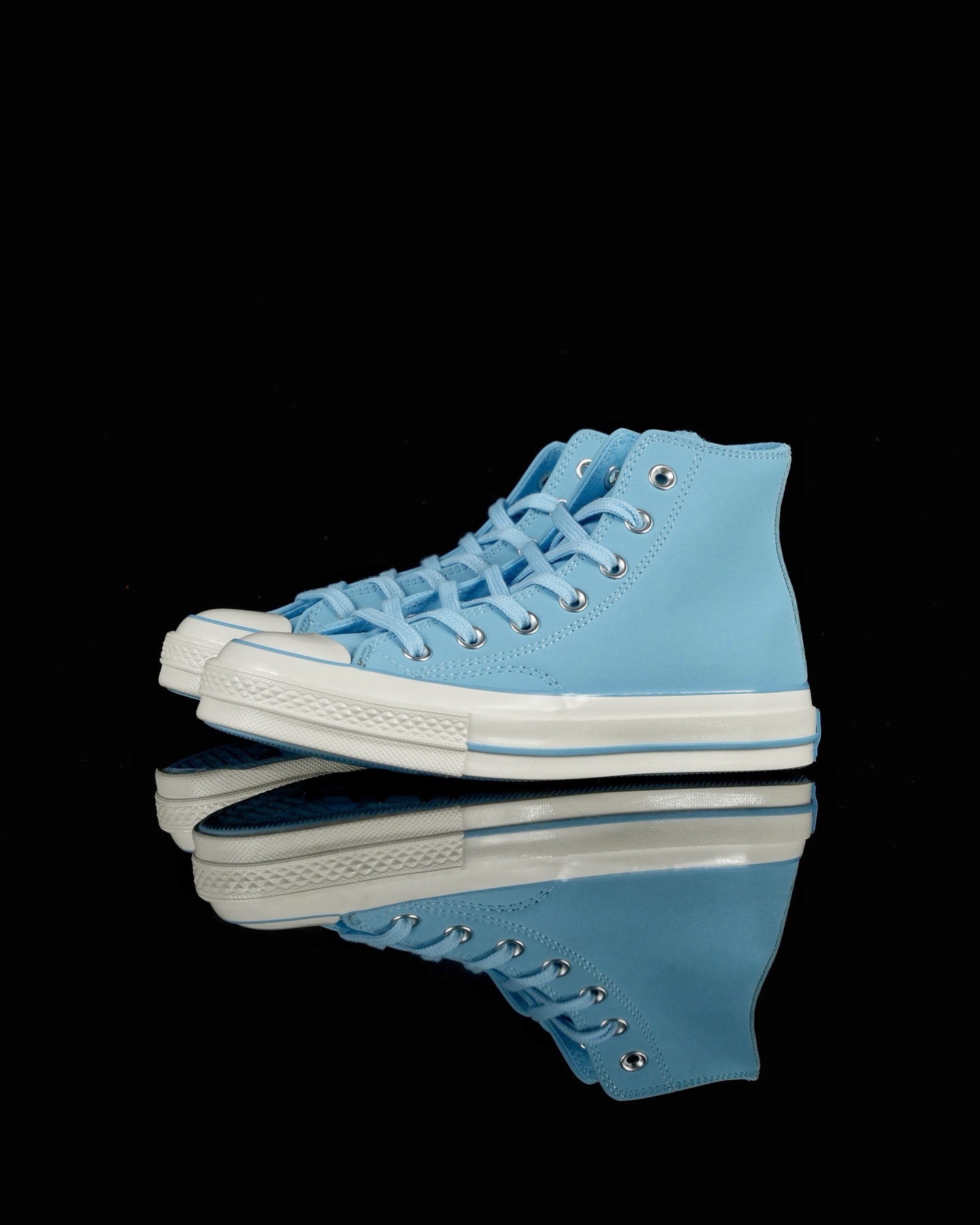 Converse Chuck 70s 磨砂麂皮
匡威官方25秋冬新款麂皮系列
此次三个配色都1:1沿用了shai001的配色 经典1970s鞋型搭配麂皮面料 保暖的同时质感也是拉满
货号:A18990C 蓝色
尺码:35 36 36.5 37 37.5 38 39 39.5 40 41 41.5 42 42.5 43 44