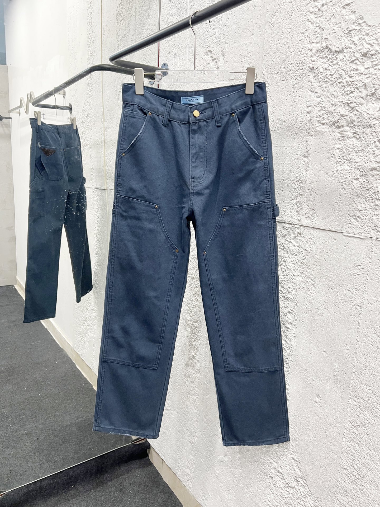 Número de estilo: H912 PRADA y Prada Triangle Jeans 2025 últimos productos, disponibles en mostradores simultáneamente,…
