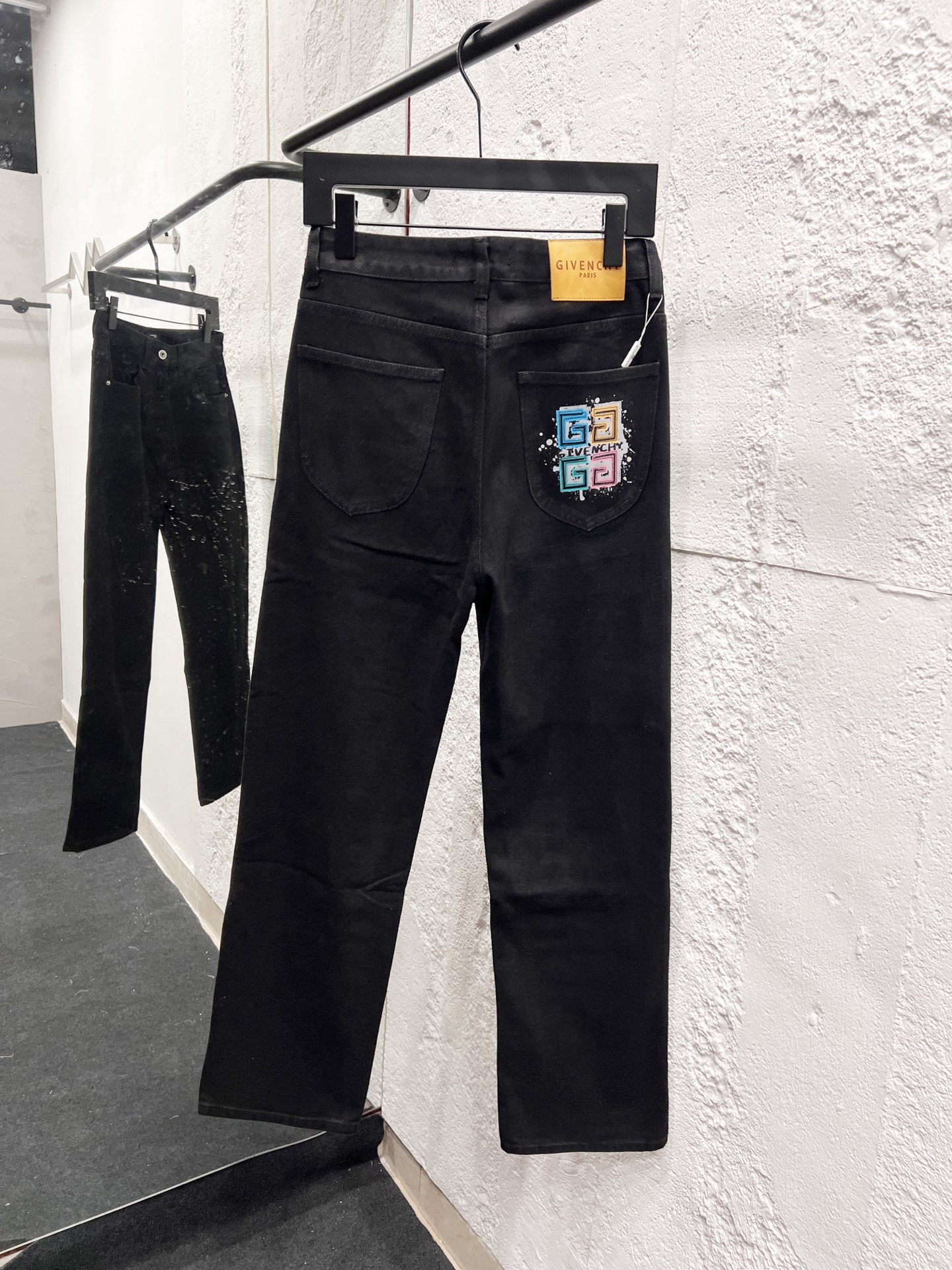 Número de estilo: H965 GIVENCHY & Givenchy SS25 jeans lavados con estampado de dibujos animados de algodón puro para ho…