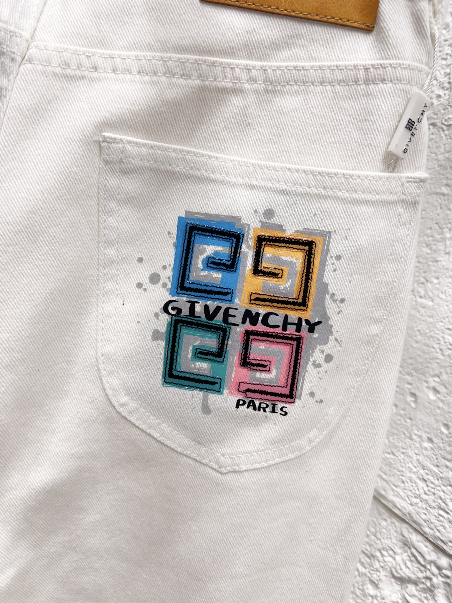 Número de estilo: H966 GIVENCHY & Givenchy SS25 jeans con estampado de dibujos animados lavados de algodón puro para ho…