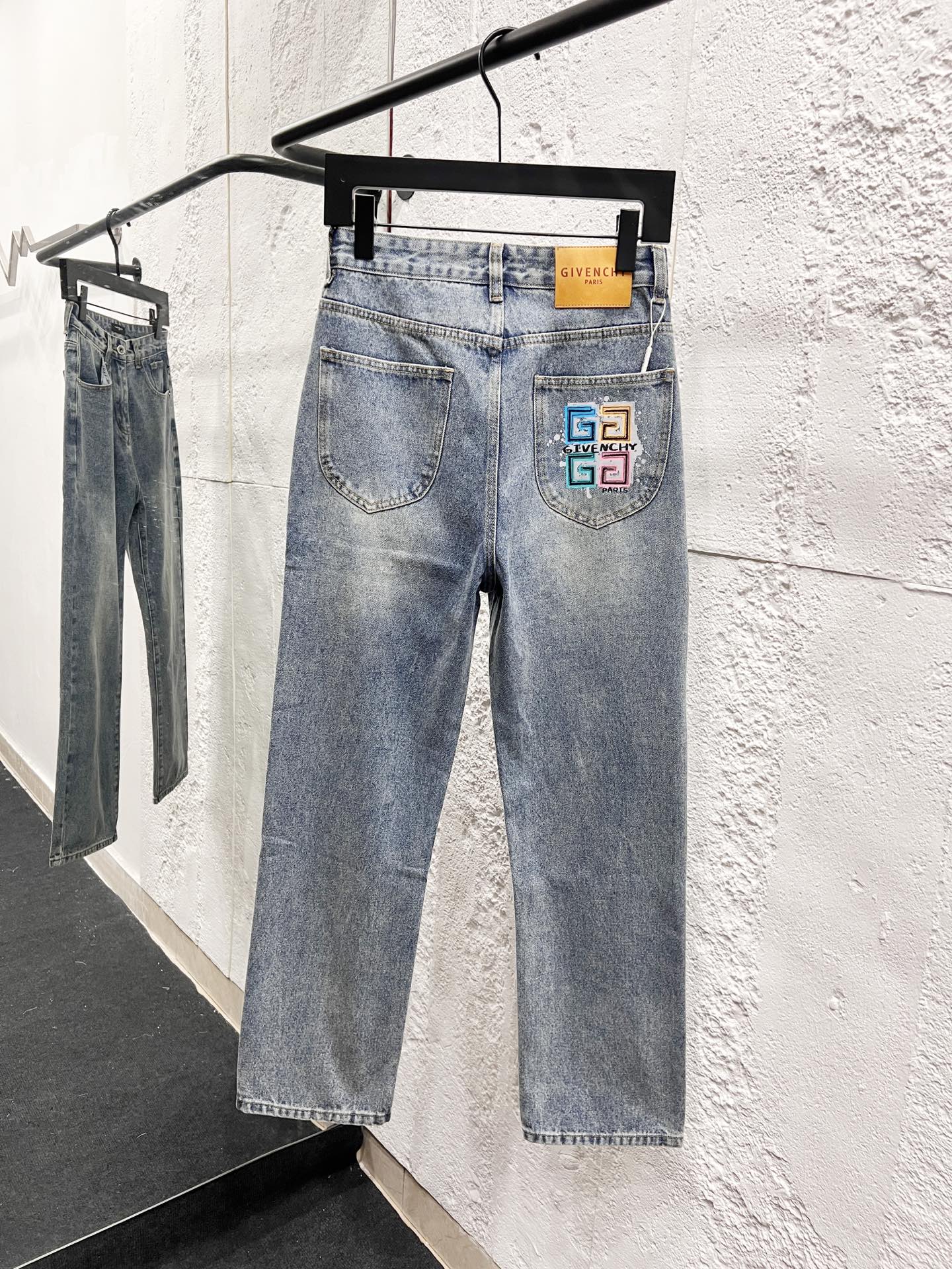 Número de estilo: H967 GIVENCHY & Givenchy SS25 jeans con estampado de dibujos animados lavados de algodón puro para ho…