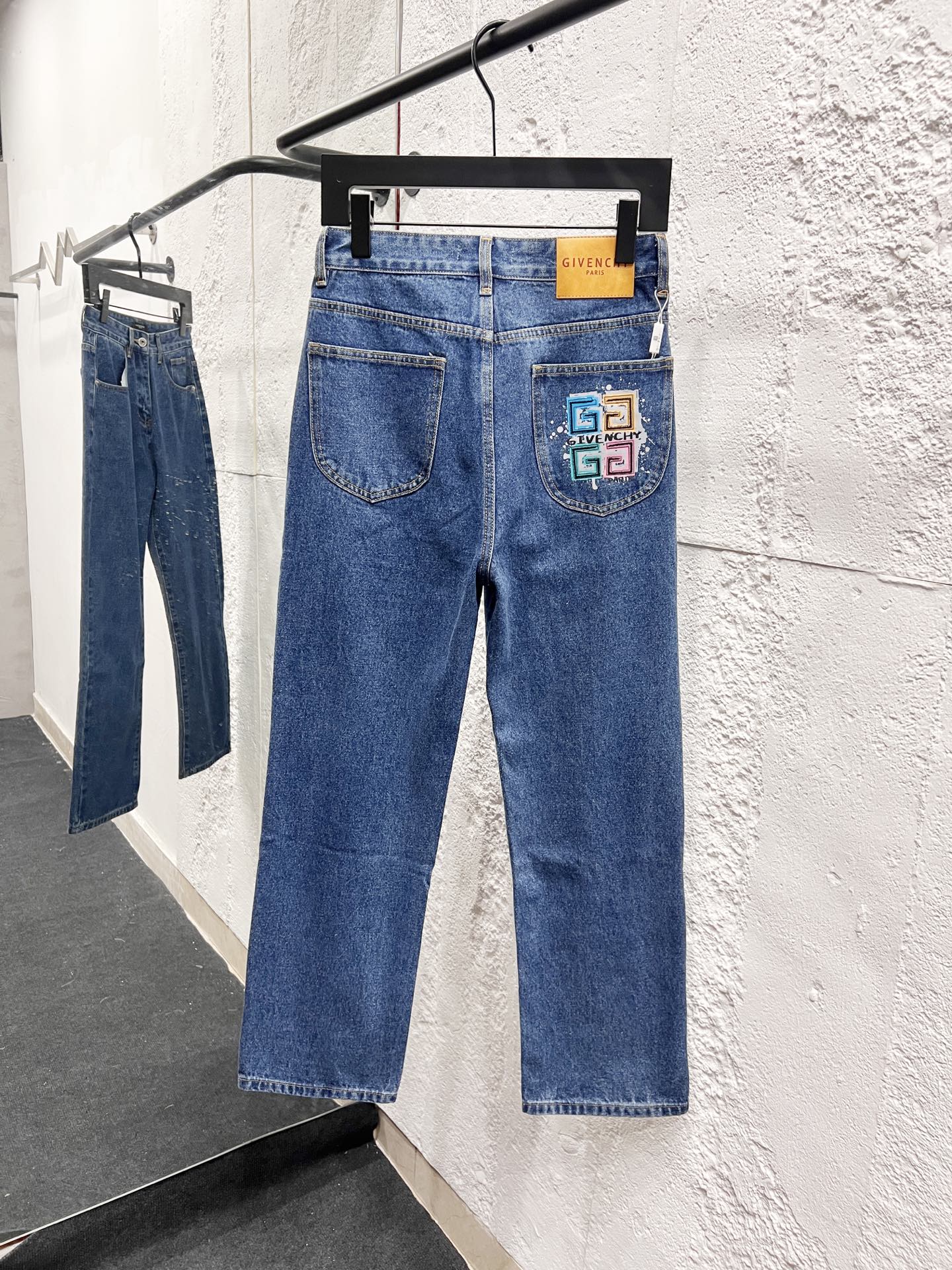 Número de estilo: H968 GIVENCHY & Givenchy SS25 jeans lavados con estampado de dibujos animados de puro algodón para ho…