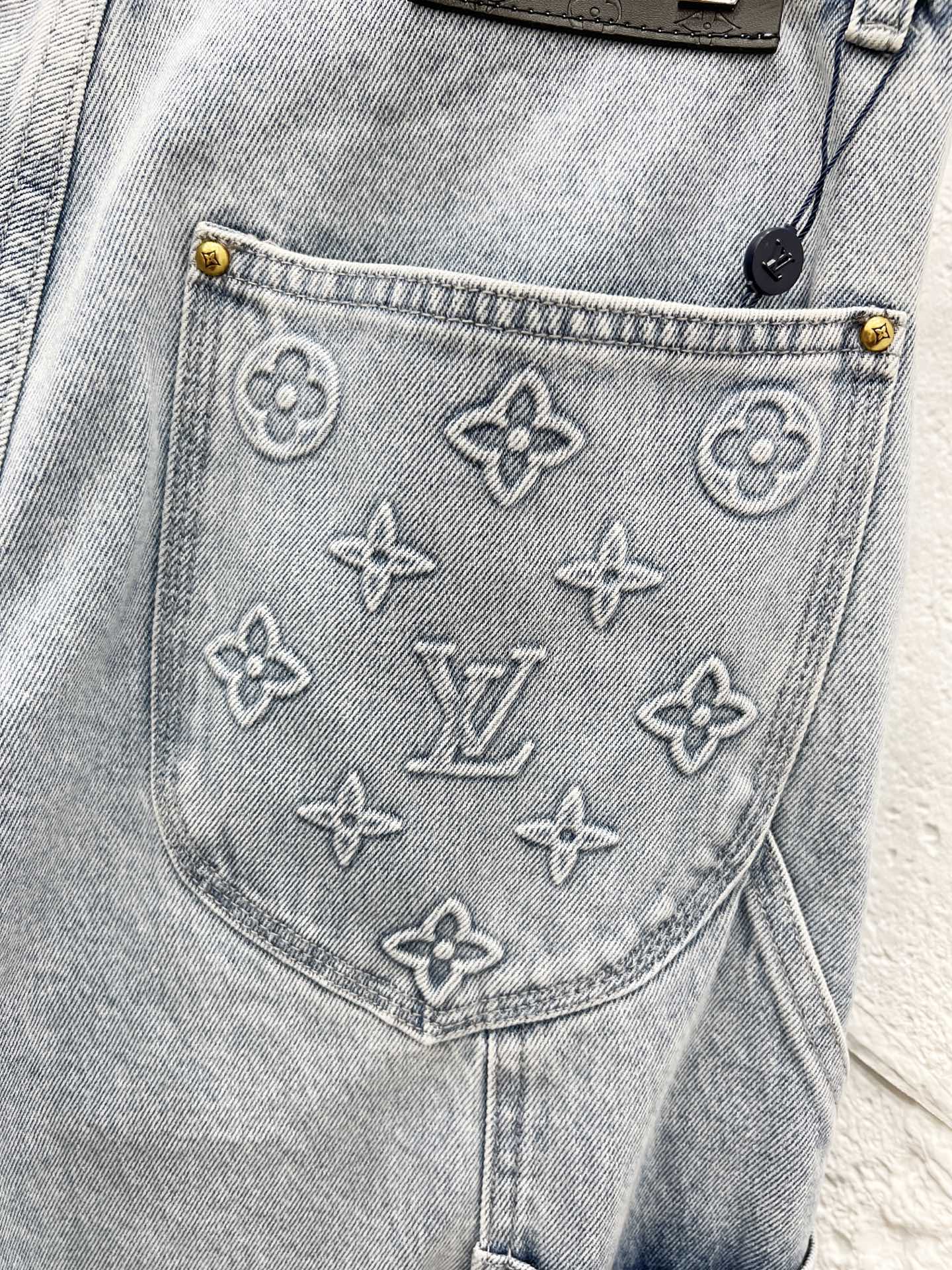 Louis Vuitton Embossed Denim Shorts - Stylish & Durable Workwear for Men & Women 11 i1756281712282 6118 0 9
