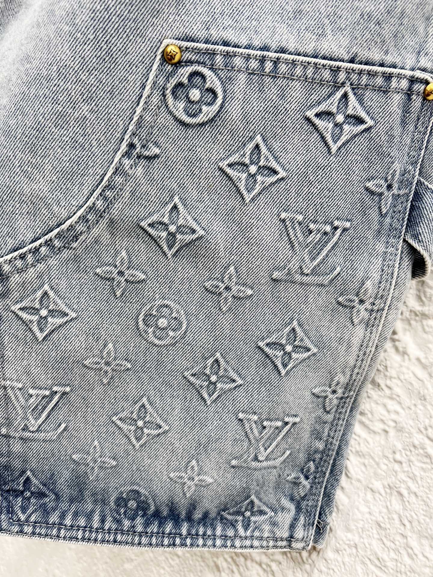 Louis Vuitton Embossed Denim Shorts - Stylish & Durable Workwear for Men & Women 7 i1756281712321 9873 0 5