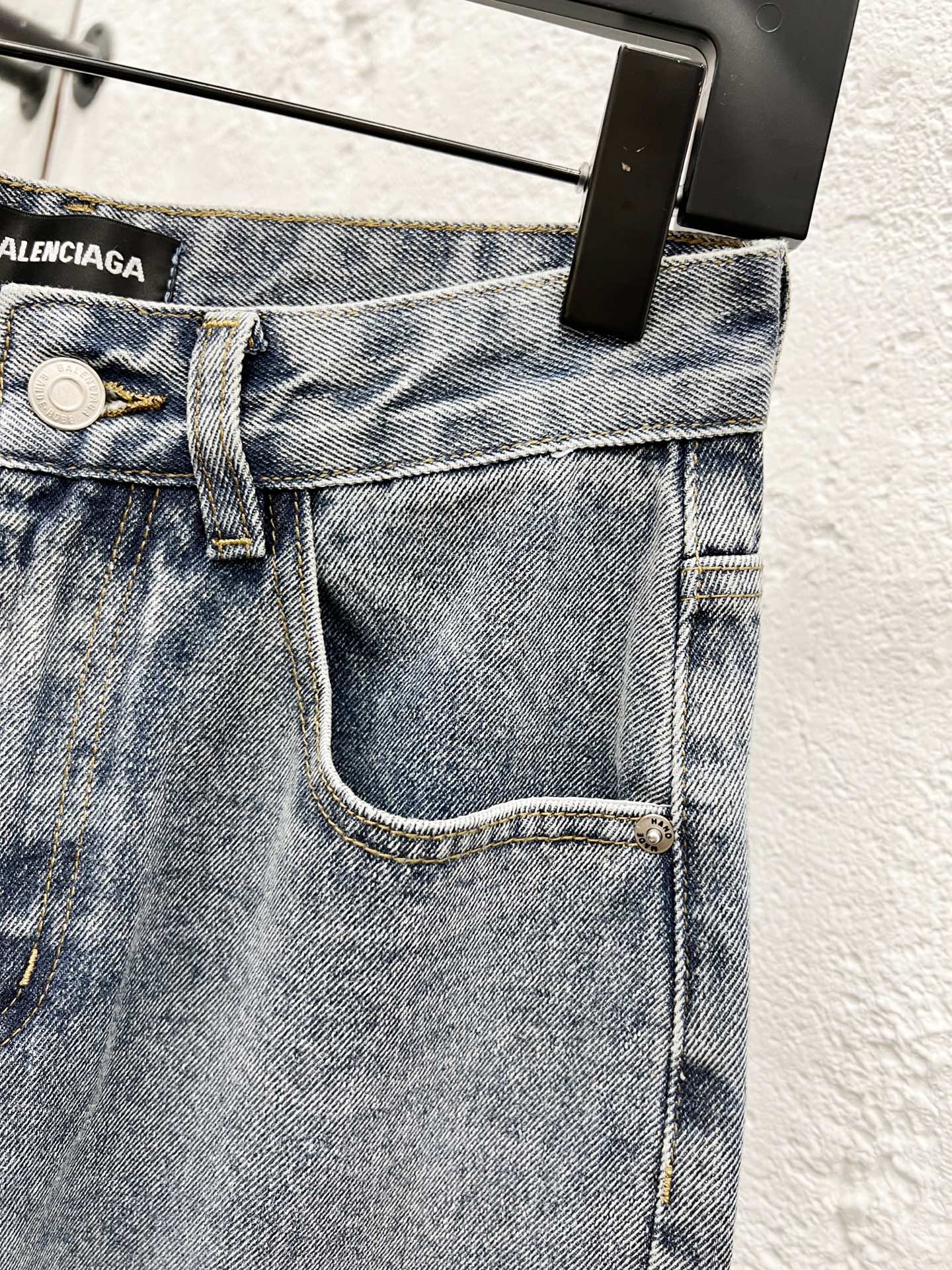Balenciaga Straight-Leg Denim Jeans with Logo Print in Blue 4 i1756282234997 8282 0 2