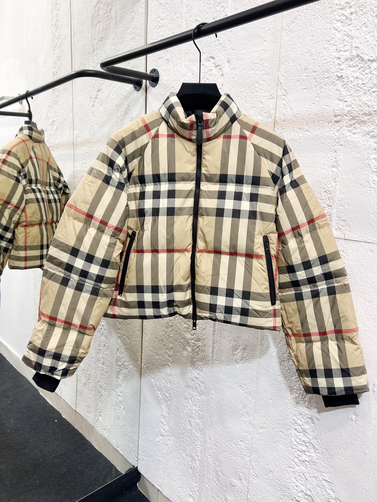 Número de estilo: Y20 2025 otoño e invierno nuevo estilo 🆕 chaqueta de plumas estilo pareja. Los accesorios de hardwar…