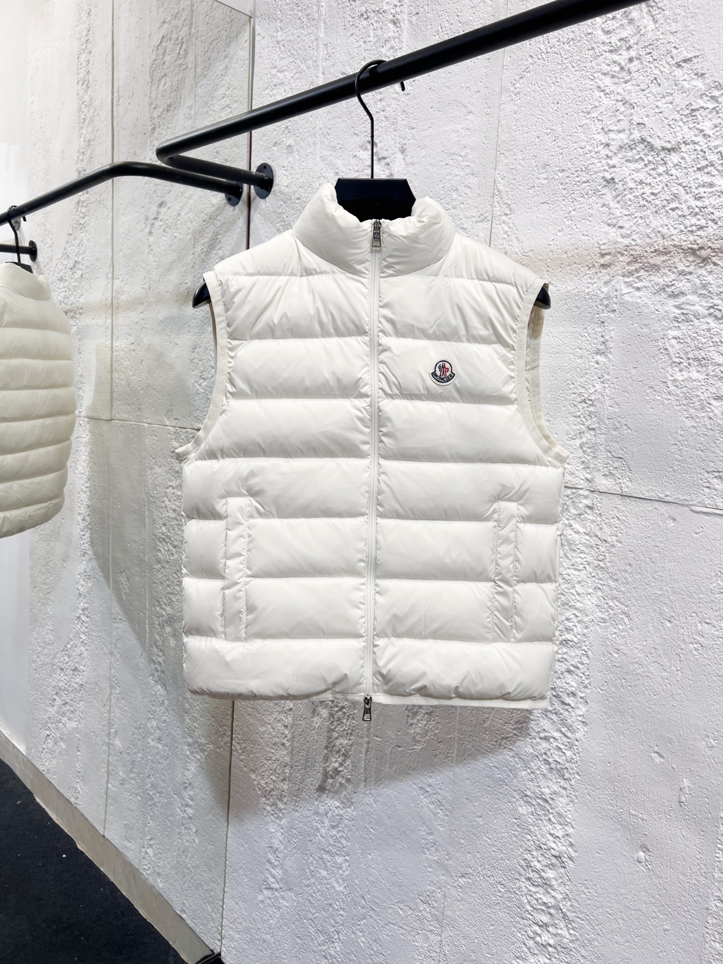 Número de modelo: Y23 Nuevo otoño-invierno 2025 🆕 Chaqueta de plumas para parejas. Réplica 1:1 con herrajes personaliz…