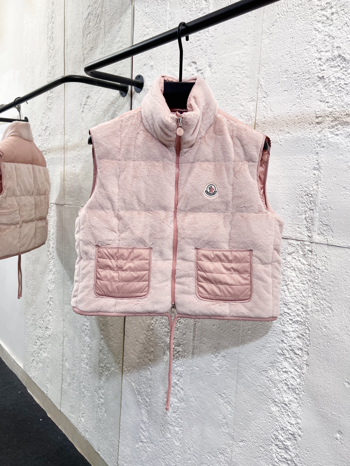 Número de modelo: Y24 Nuevo otoño-invierno 2025 🆕 Chaqueta de plumas para parejas. Réplica 1:1 con herrajes personaliz…