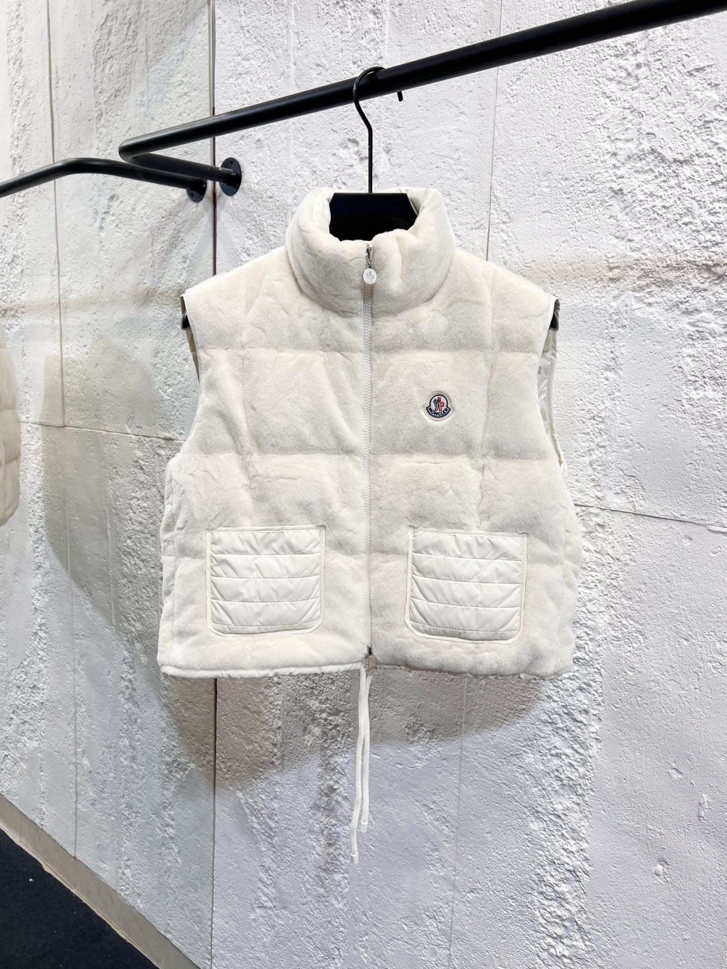 Número de modelo: Y25 Nuevo otoño-invierno 2025 🆕 Chaqueta de plumas para parejas. Réplica 1:1 con herrajes personaliz…