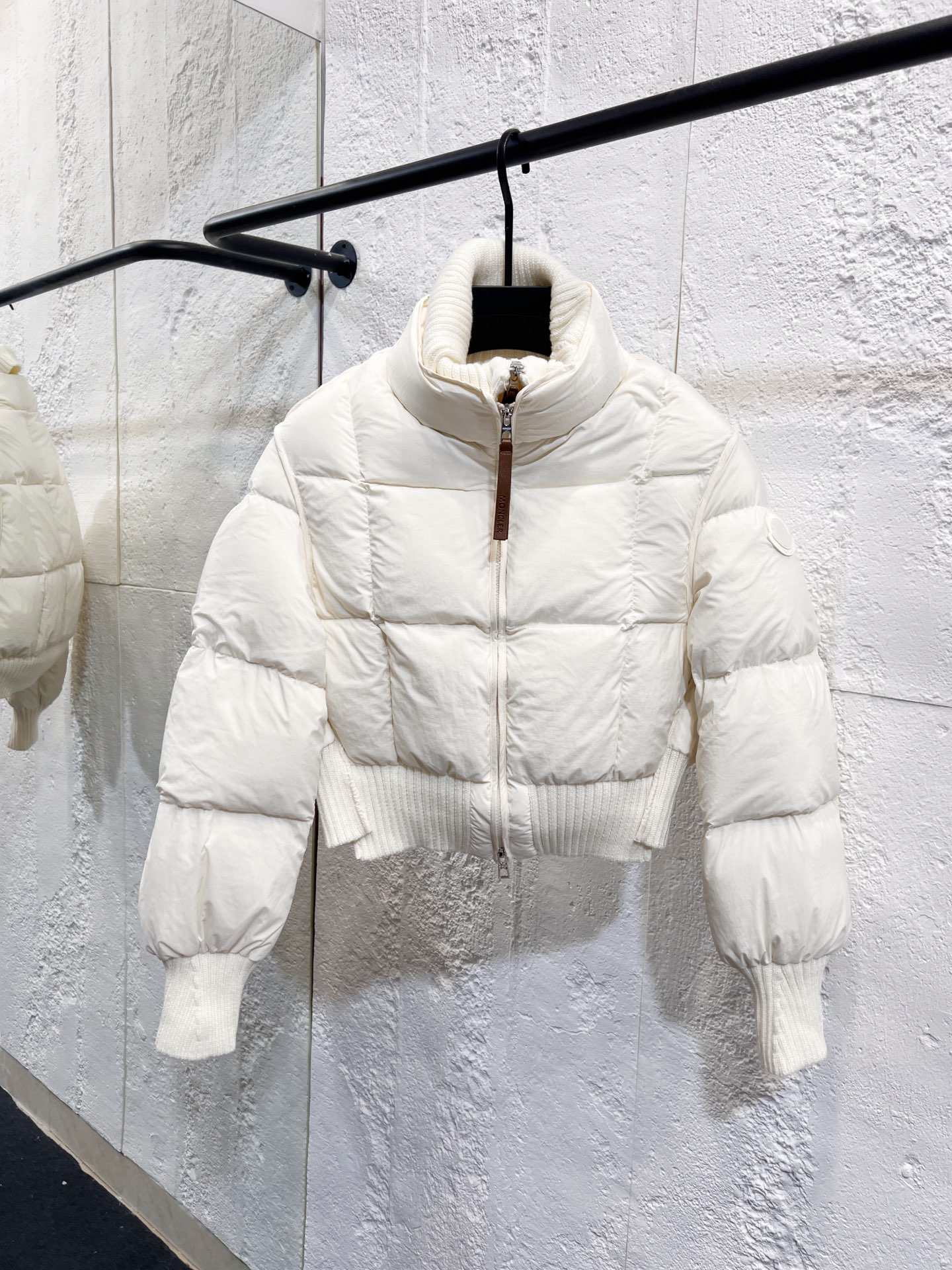 Número de modelo: Y26 Nuevo otoño-invierno 2025 🆕 Chaqueta de plumas para parejas. Réplica 1:1 con herrajes personaliz…