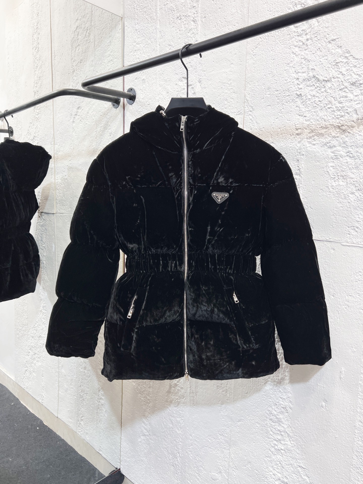 Número de estilo: Y35 2025 otoño e invierno nuevo estilo 🆕 chaqueta de plumas estilo pareja. Los accesorios de hardwar…