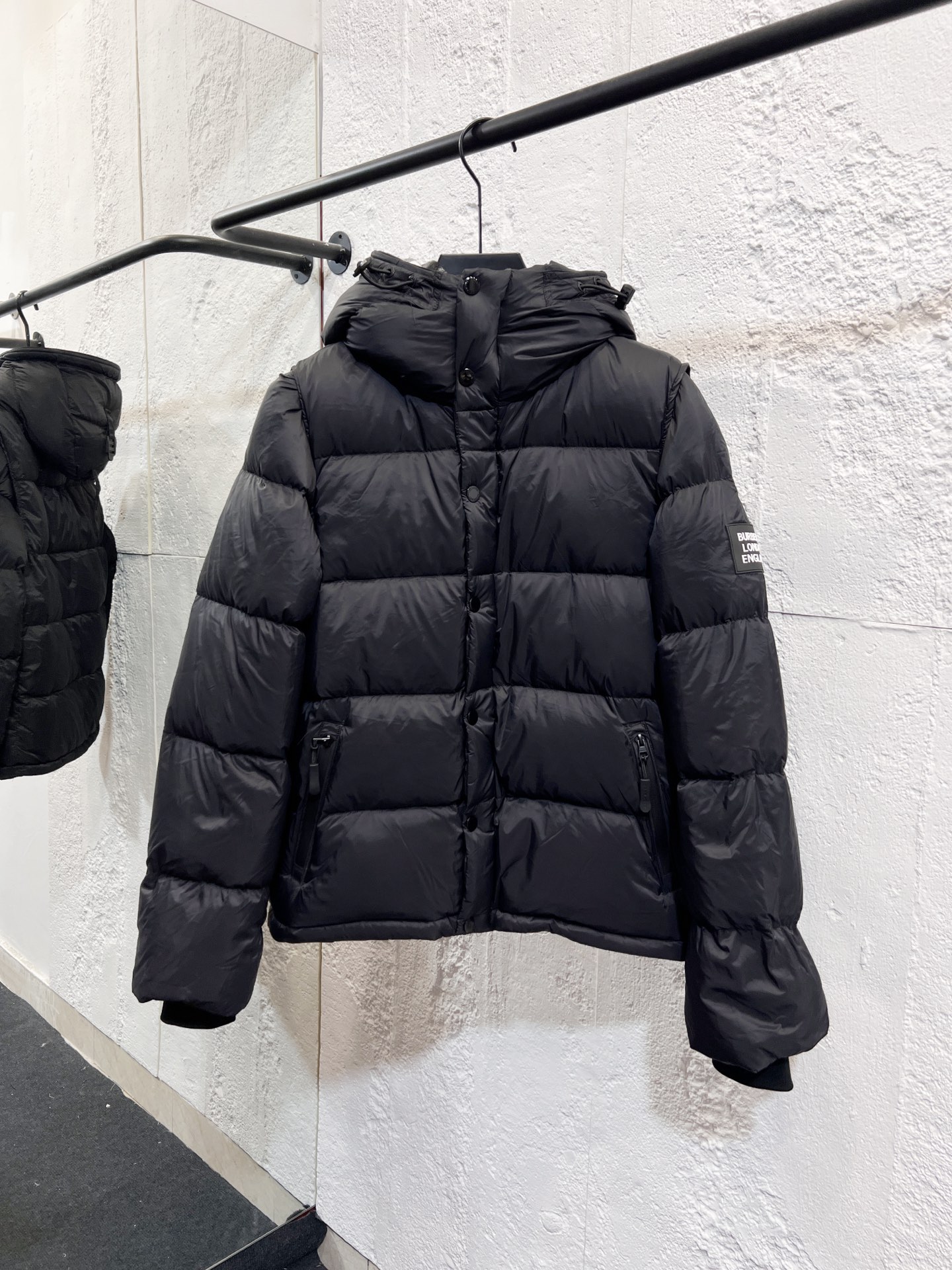 Número de estilo: Y36 2025 otoño e invierno nuevo estilo 🆕 chaqueta de plumas estilo pareja. Los accesorios de hardwar…