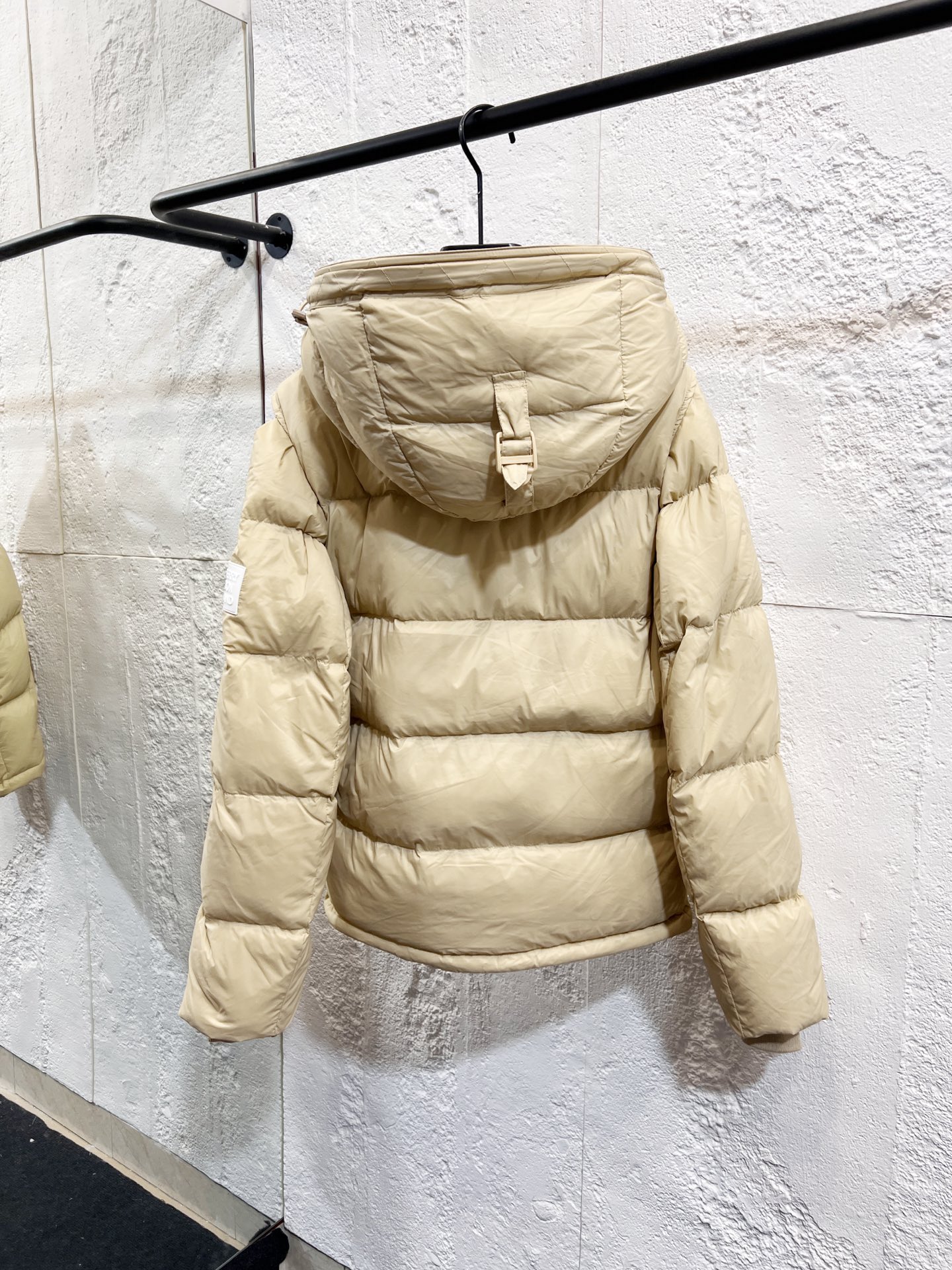 Número de estilo: Y37 2025 otoño e invierno nuevo estilo 🆕 chaqueta de plumas estilo pareja. Los accesorios de hardwar…