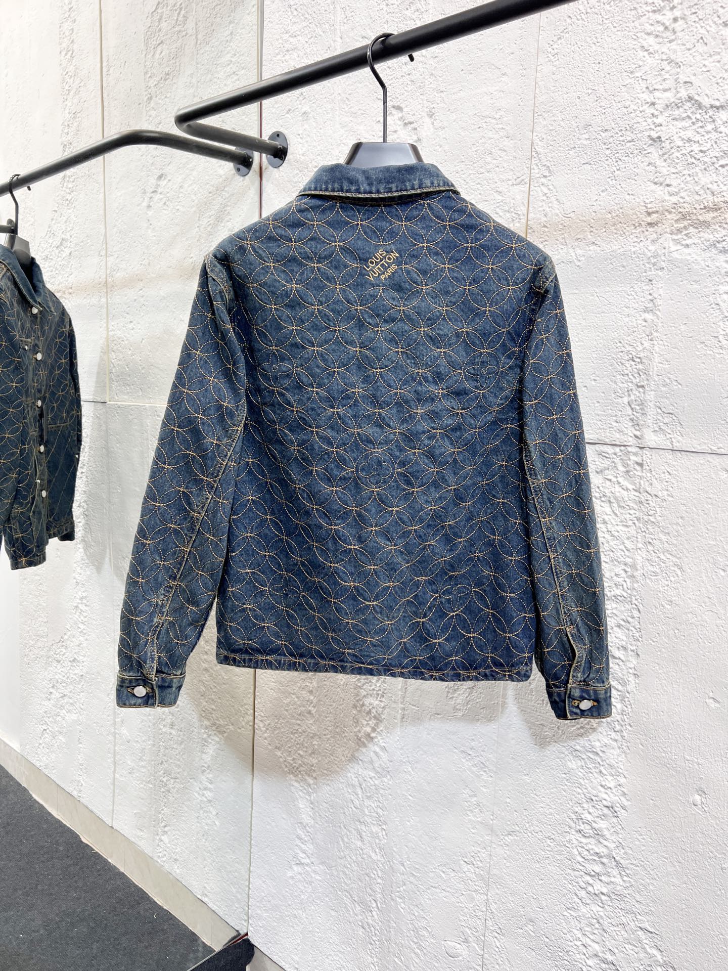 Louis Vuitton x Nigo FW25 جاكيت دنيم مبطن بسحاب مستقيم