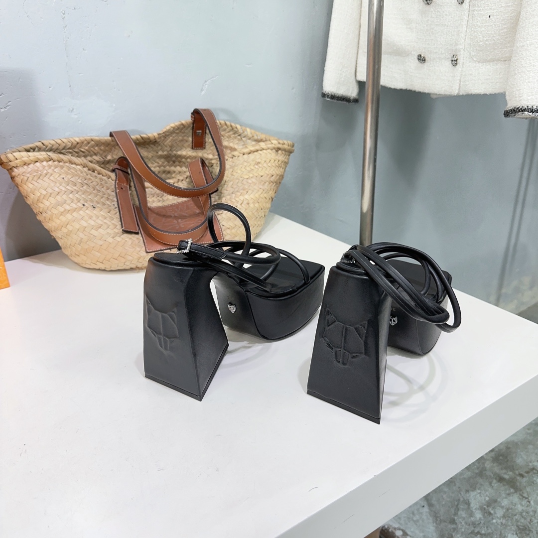 High-Quality Fox Head Sandal Slippers by NAKED: Luxury Design with Bold Details - 图片 8