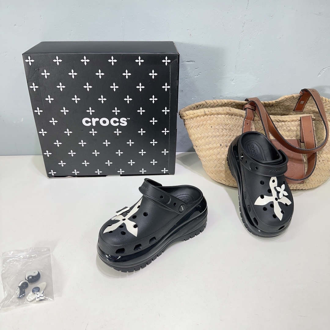 High Quality Exit 675: Big Cross Cave Shoes with Popular Elements.