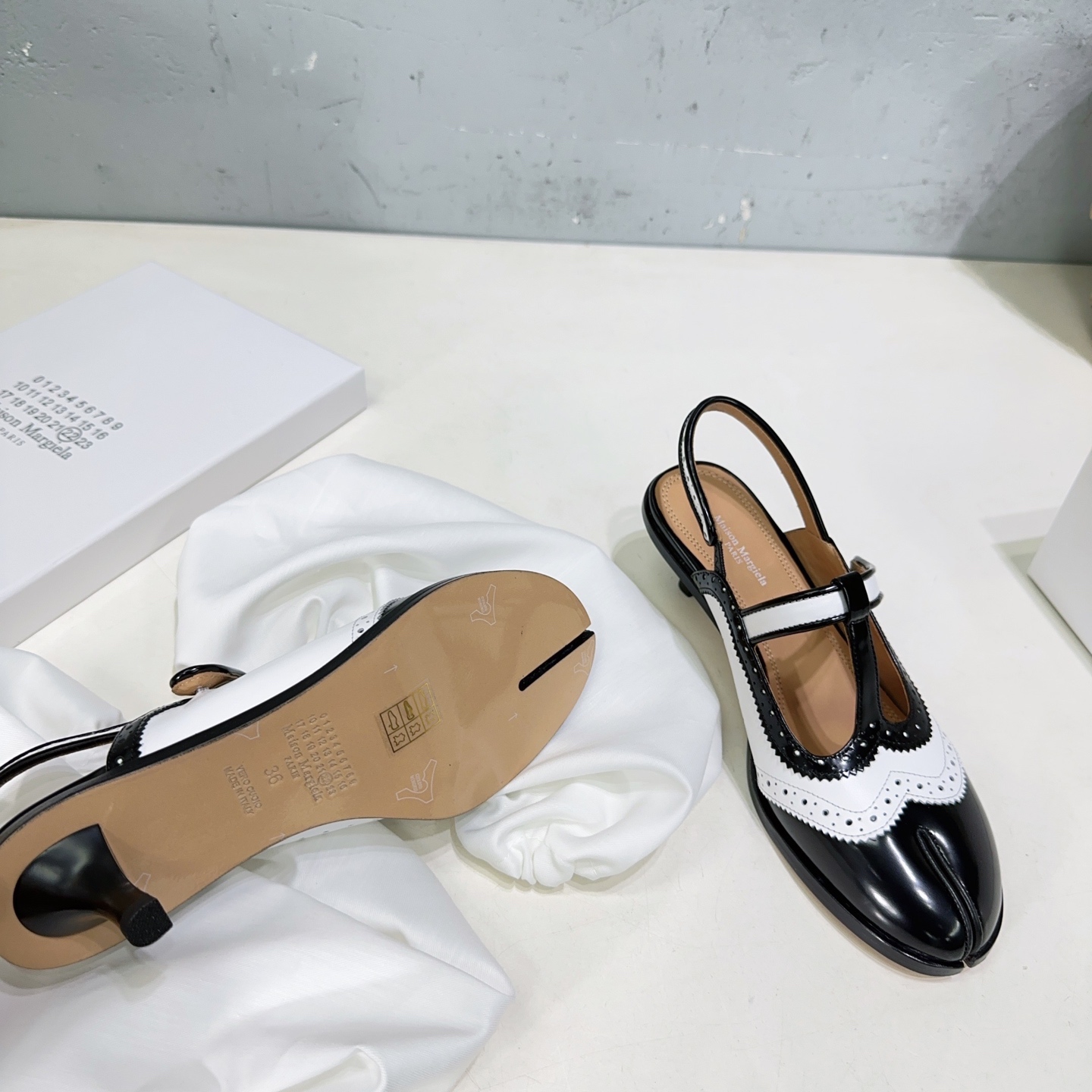 Maison Margiela Margilla 25 Spring/Summer Sandals: High-Quality, Sporty Design, Perforated Leather. - 图片 9