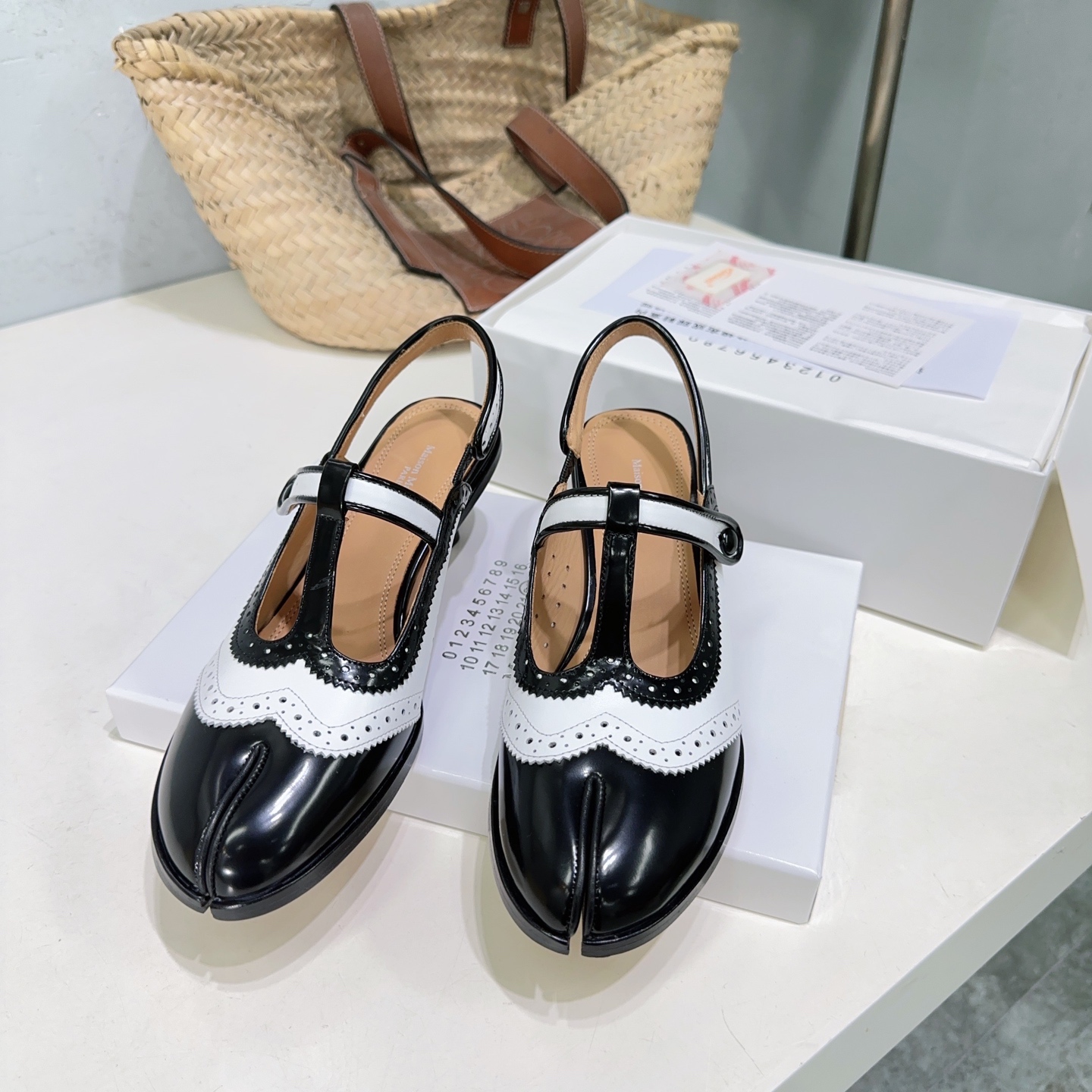 Maison Margiela Margilla 25 Spring/Summer Sandals: High-Quality, Sporty Design, Perforated Leather. - 图片 6