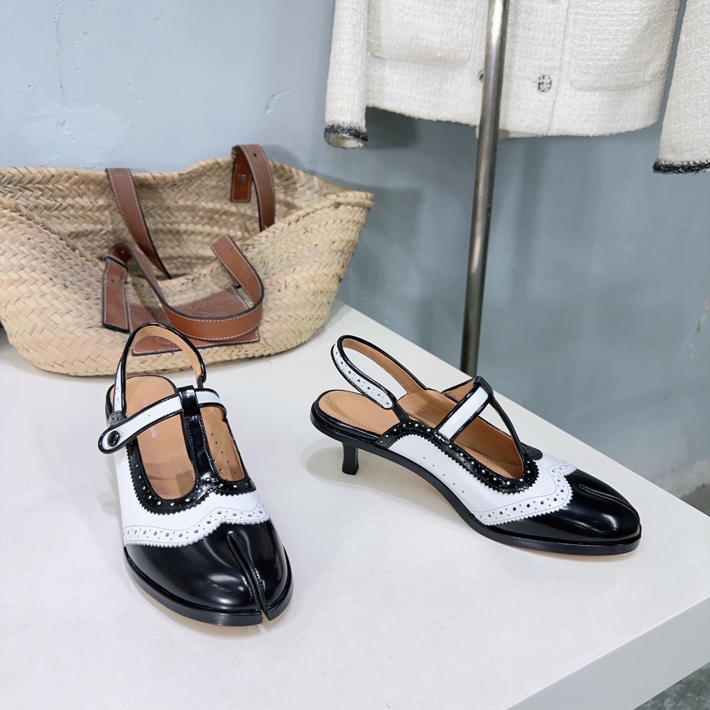 Maison Margiela Margilla 25 Spring/Summer Sandals: High-Quality, Sporty Design, Perforated Leather. - 图片 3