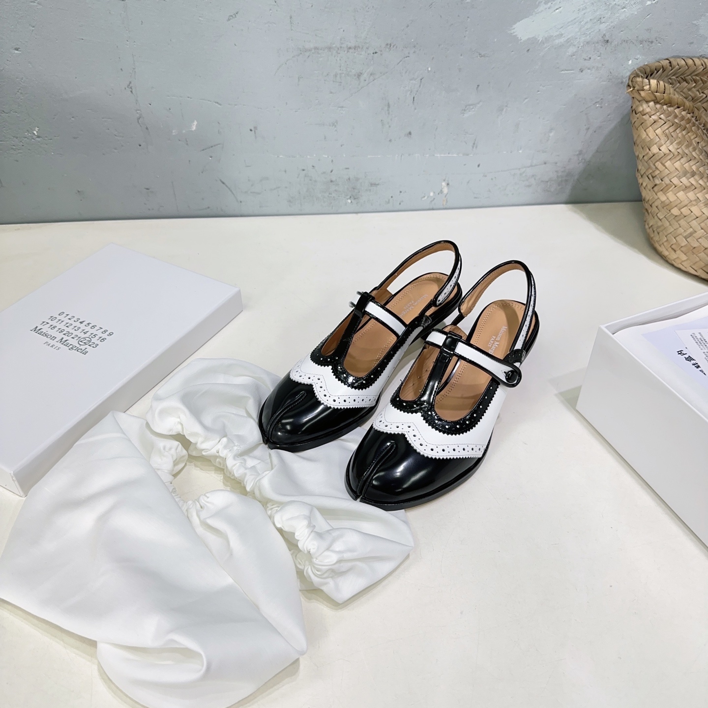 Maison Margiela Margilla 25 Spring/Summer Sandals: High-Quality, Sporty Design, Perforated Leather. - 图片 7