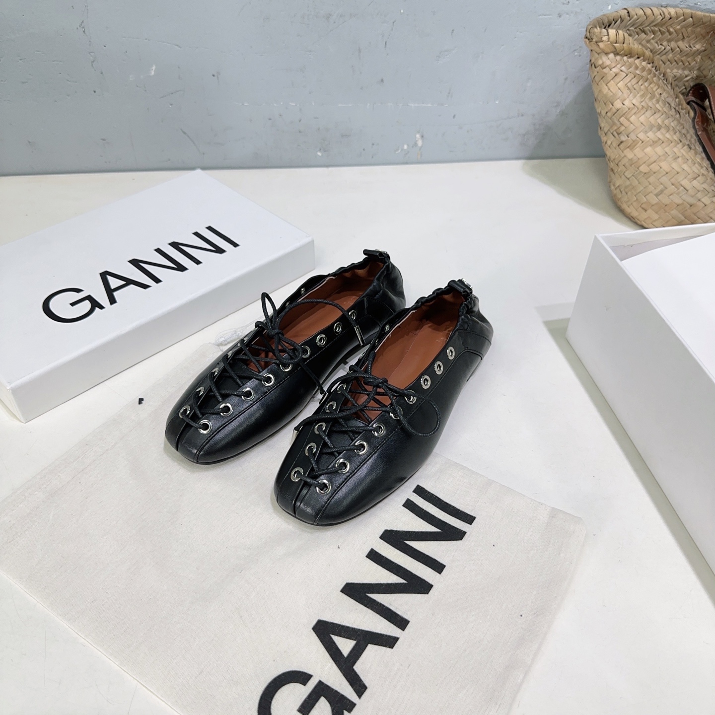 High Quality Factory-Made Shoes, Size 650, Unique Design, Profitable Product Line.