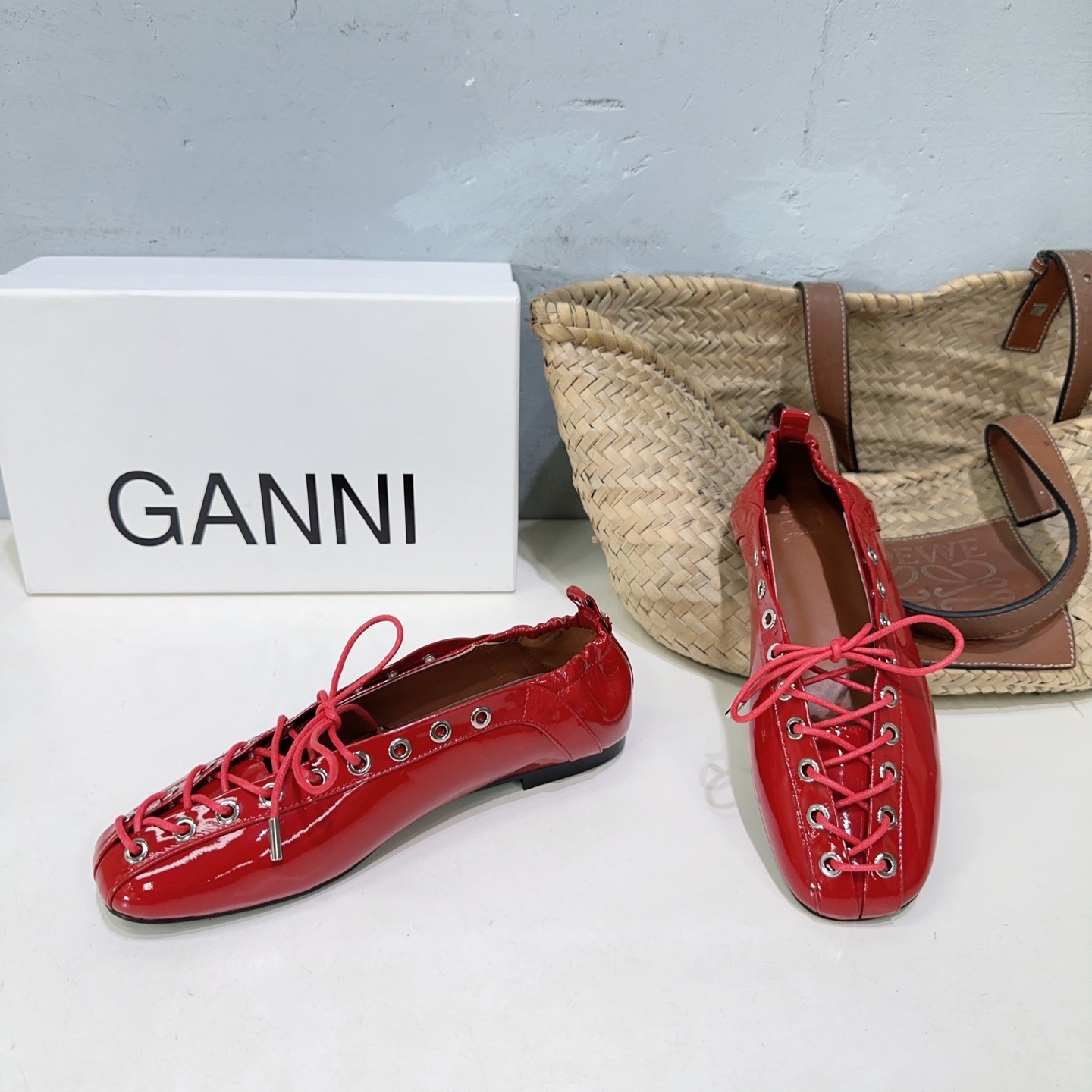 High Quality Factory-Made Shoes: 650, Small Sizes, Rubber Soles, Various Codes.