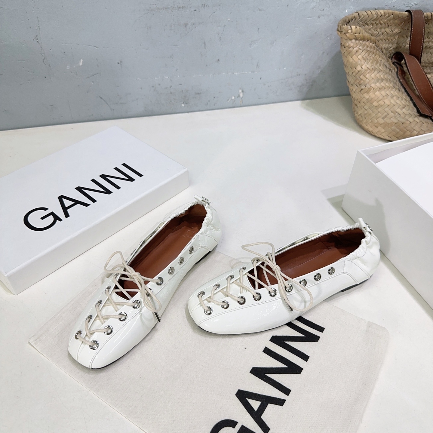 High Quality Factory-Made Sneakers: 650, Small Sizes, Rubber Soles, Various Codes. - 图片 3