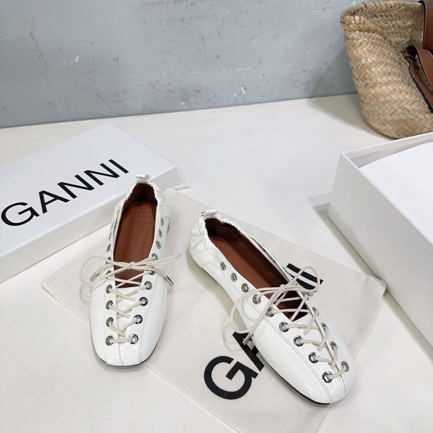 High Quality Factory-Made Sneakers: 650, Small Sizes, Rubber Soles, Various Codes. - 图片 2