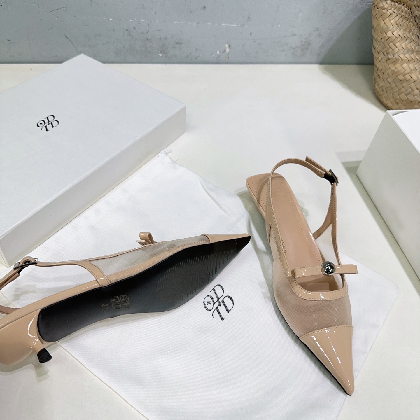 Glamorous High-Quality Sandal Sandals with Leg Stretching Effect – Oxen-Skin Detail, Various Sizes - 图片 3