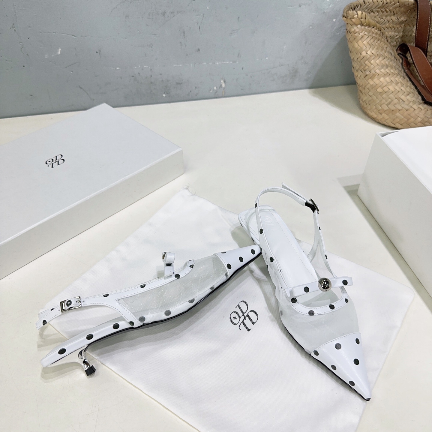 Glamorous Sandal Collection: High-Quality, Leg-Stretching Design with Oxen Skin Details - 图片 3