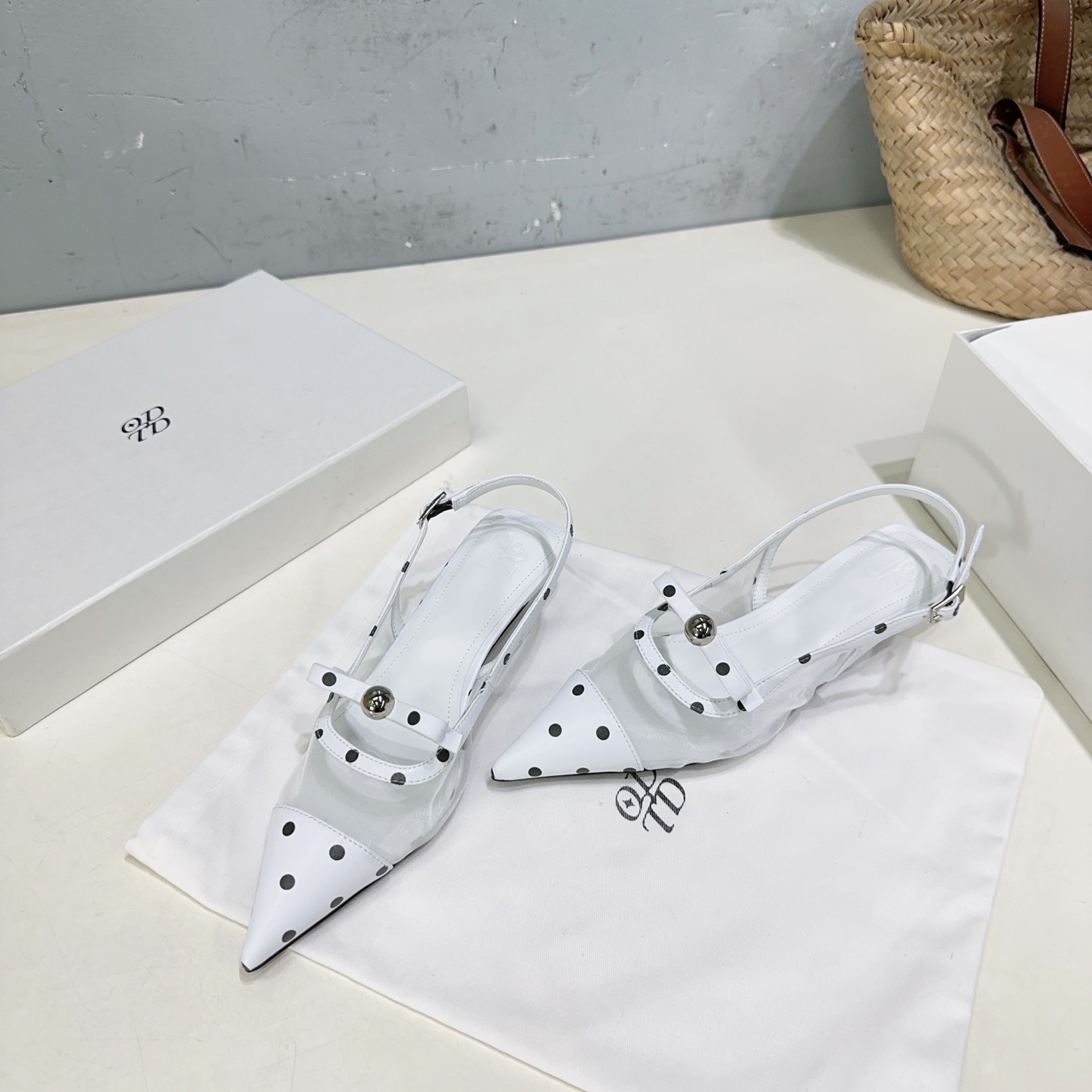 Glamorous Sandal Collection: High-Quality, Leg-Stretching Design with Oxen Skin Details - 图片 2