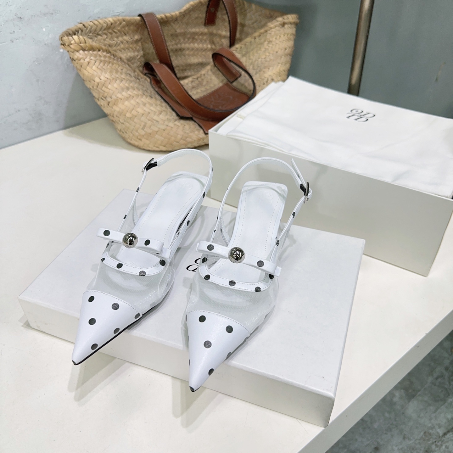 Glamorous Sandal Collection: High-Quality, Leg-Stretching Design with Oxen Skin Details - 图片 5