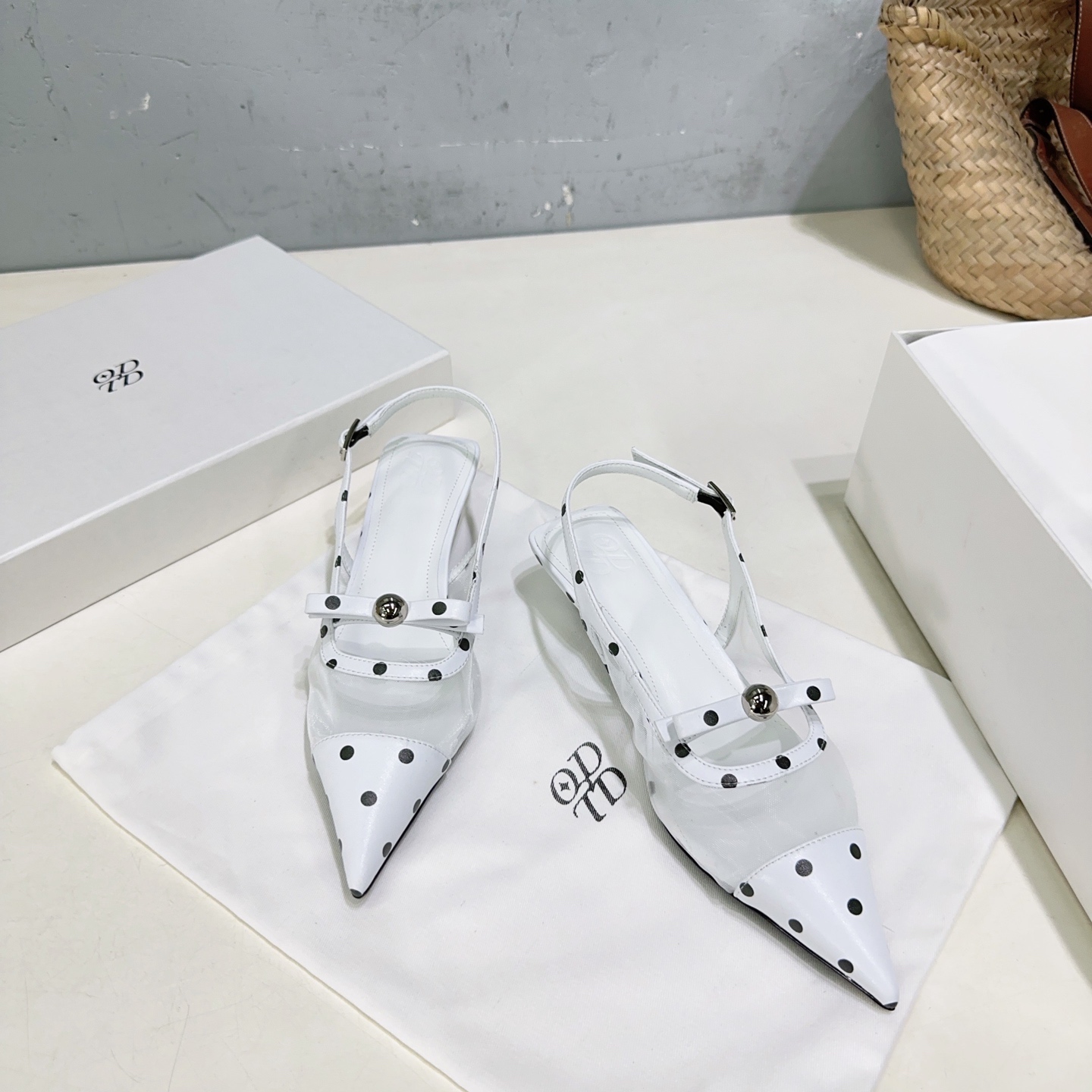 Glamorous Sandal Collection: High-Quality, Leg-Stretching Design with Oxen Skin Details - 图片 4