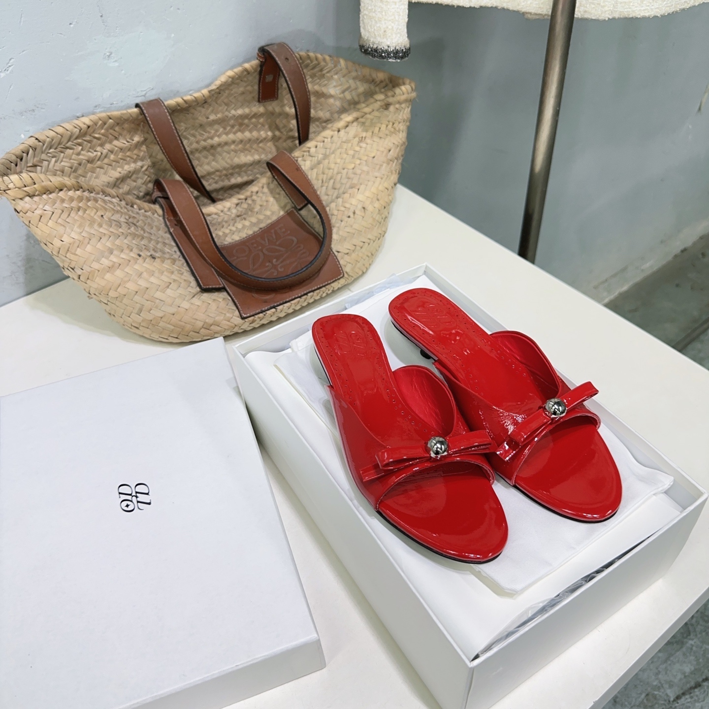 “High-Quality Metal Ball Slipper: Glamorous Cat Sandal for Spring and Summer” - 图片 6