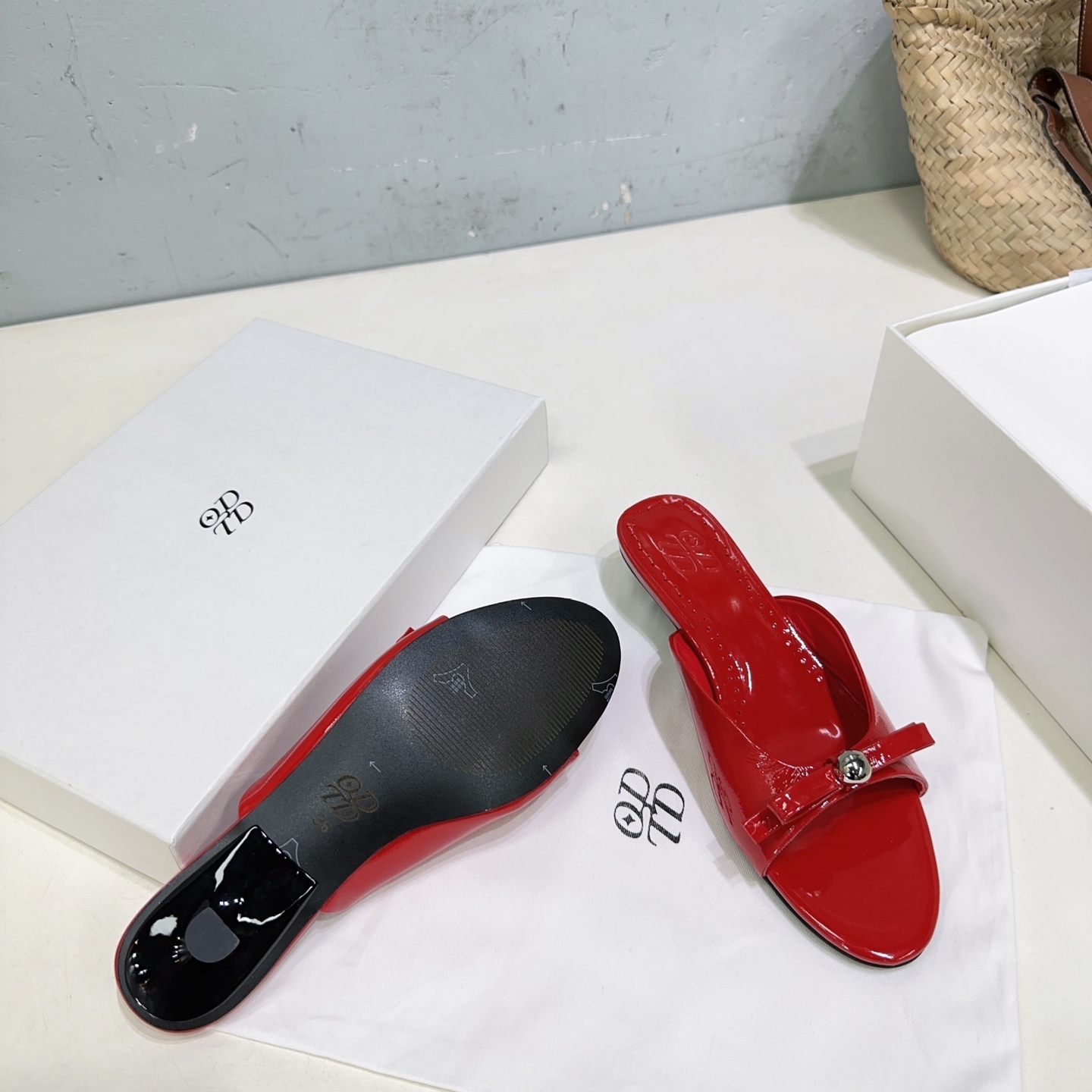 “High-Quality Metal Ball Slipper: Glamorous Cat Sandal for Spring and Summer” - 图片 9