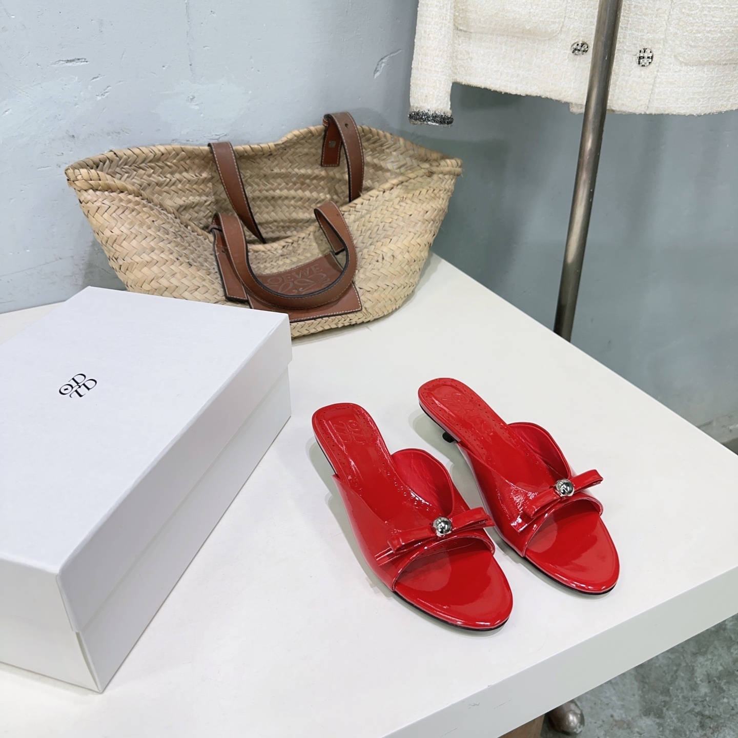 “High-Quality Metal Ball Slipper: Glamorous Cat Sandal for Spring and Summer” - 图片 4