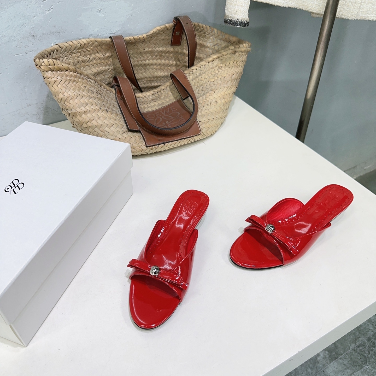 “High-Quality Metal Ball Slipper: Glamorous Cat Sandal for Spring and Summer” - 图片 5