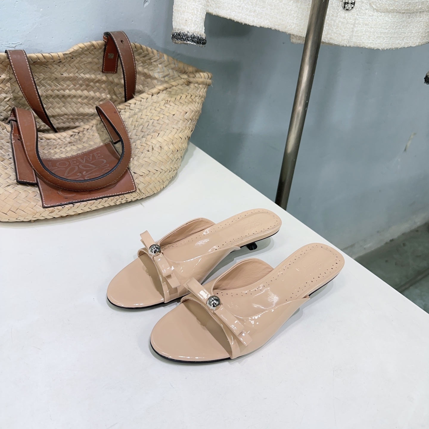 “High Quality Metallic Ball Sandals for Spring and Summer – Glamorous and Original Design” - 图片 9