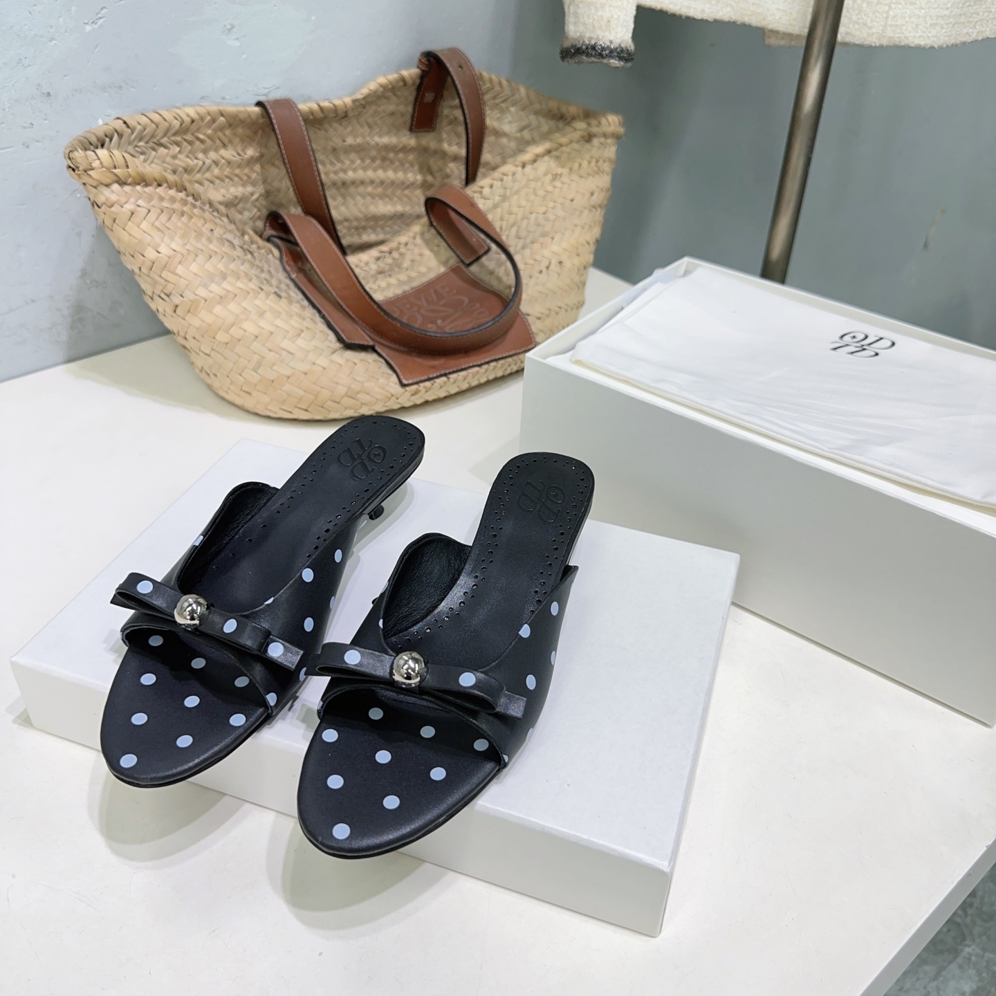 “High-Quality Glamorous Sandal with Metal Ball for Spring and Summer” - 图片 5