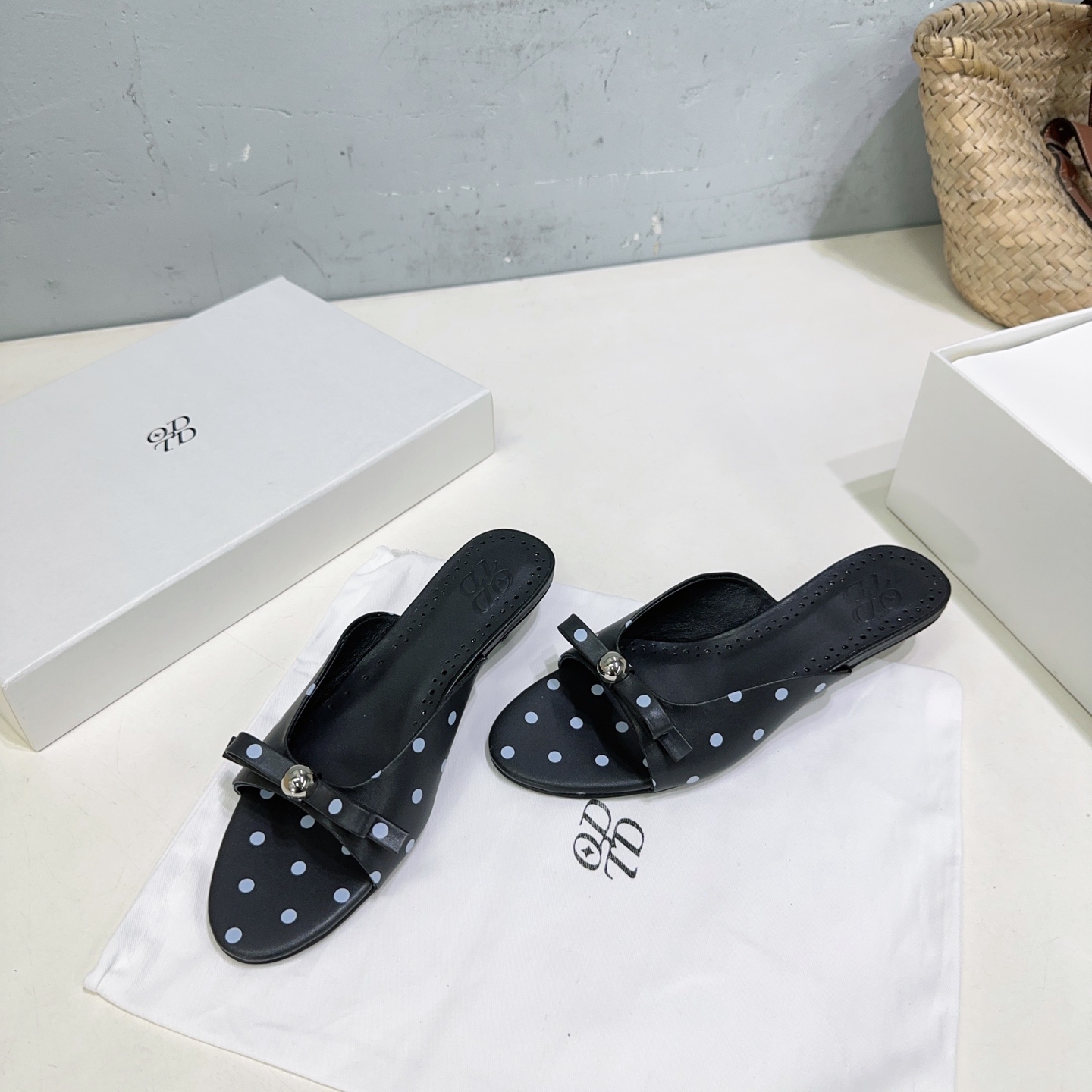 “High-Quality Glamorous Sandal with Metal Ball for Spring and Summer” - 图片 8