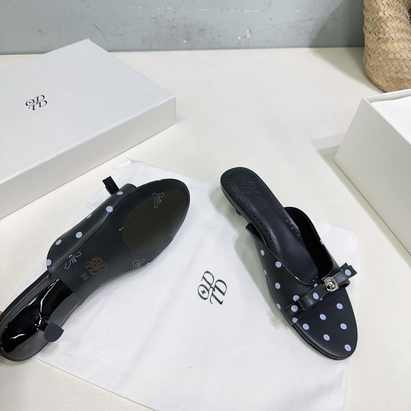 “High-Quality Glamorous Sandal with Metal Ball for Spring and Summer” - 图片 9