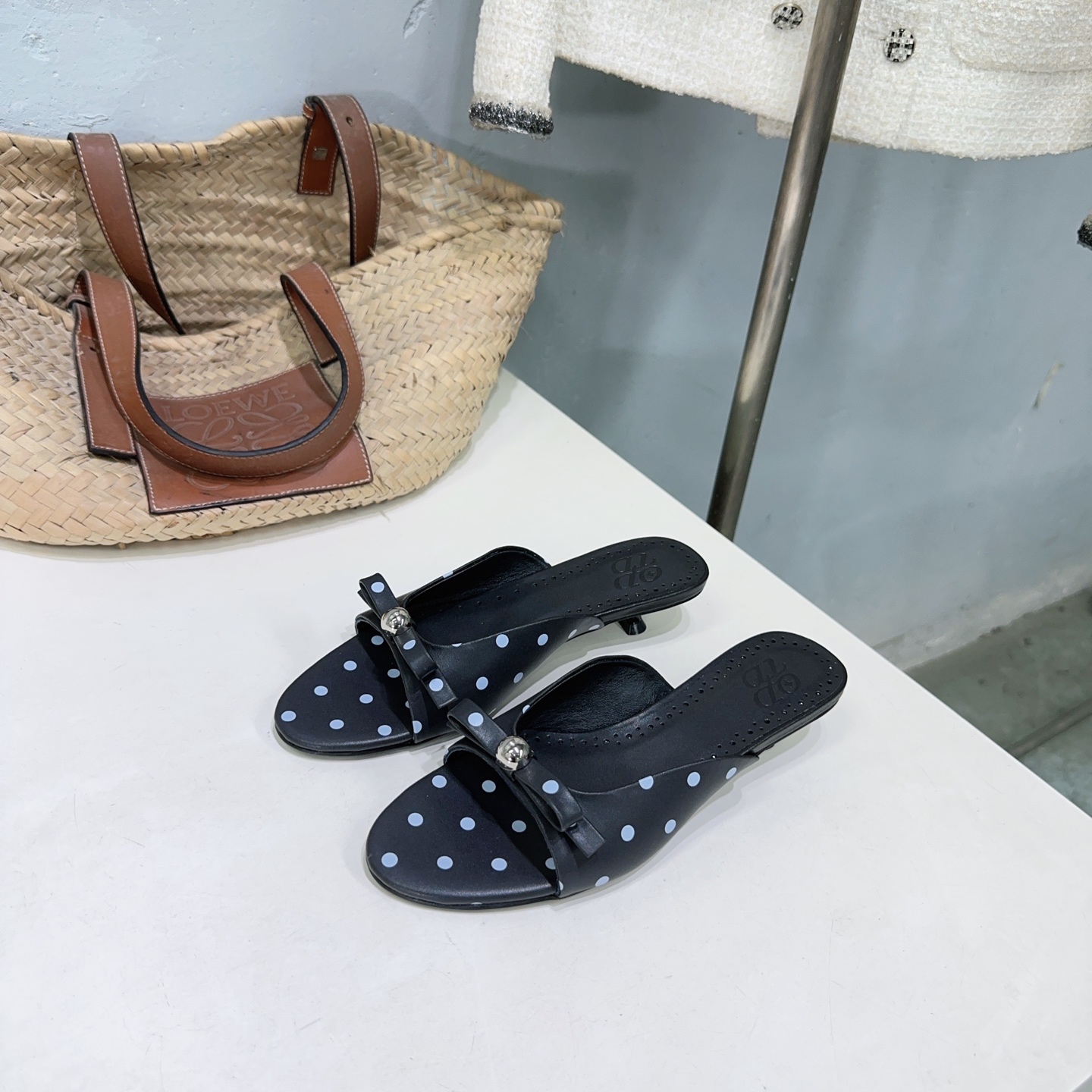 “High-Quality Glamorous Sandal with Metal Ball for Spring and Summer” - 图片 3