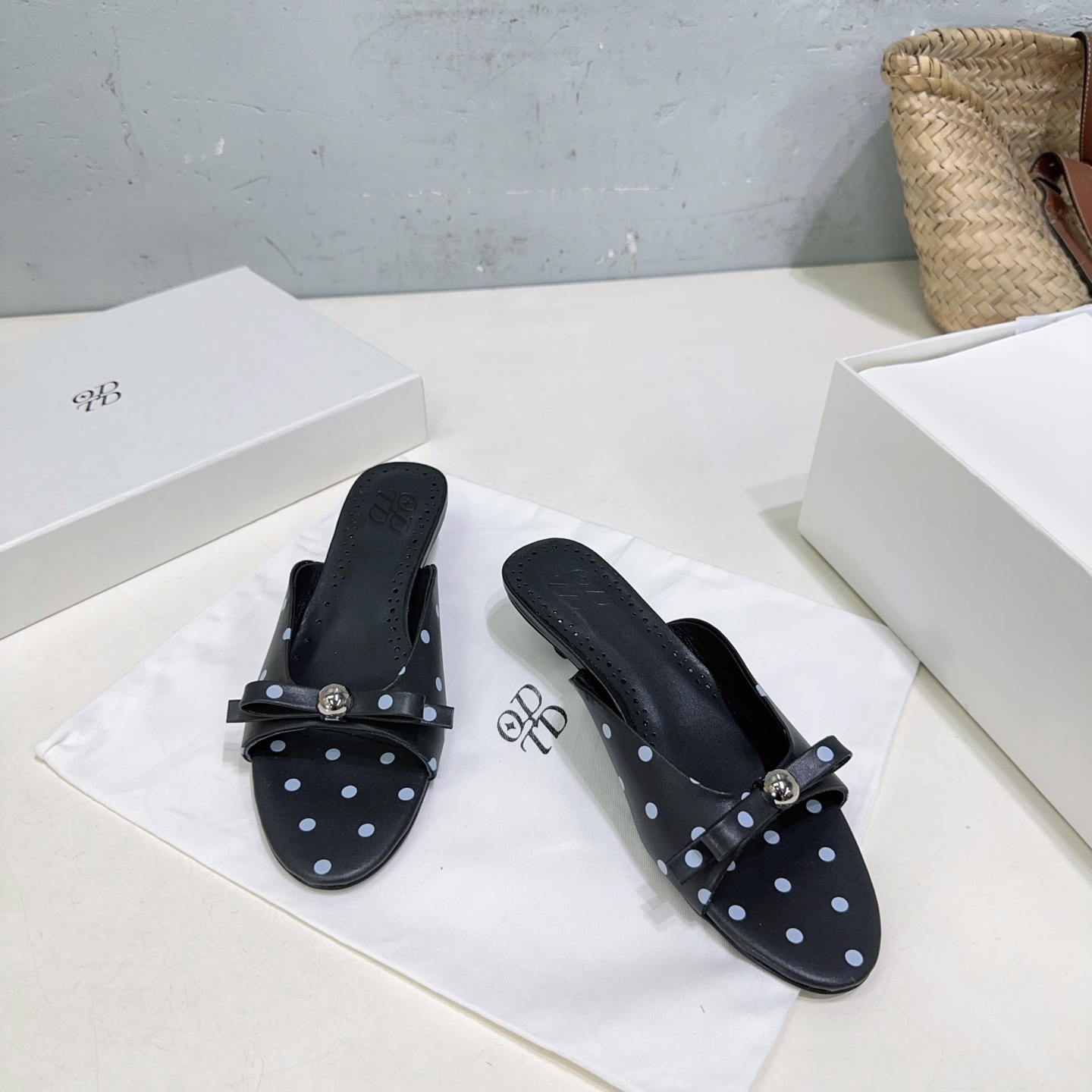 “High-Quality Glamorous Sandal with Metal Ball for Spring and Summer” - 图片 7