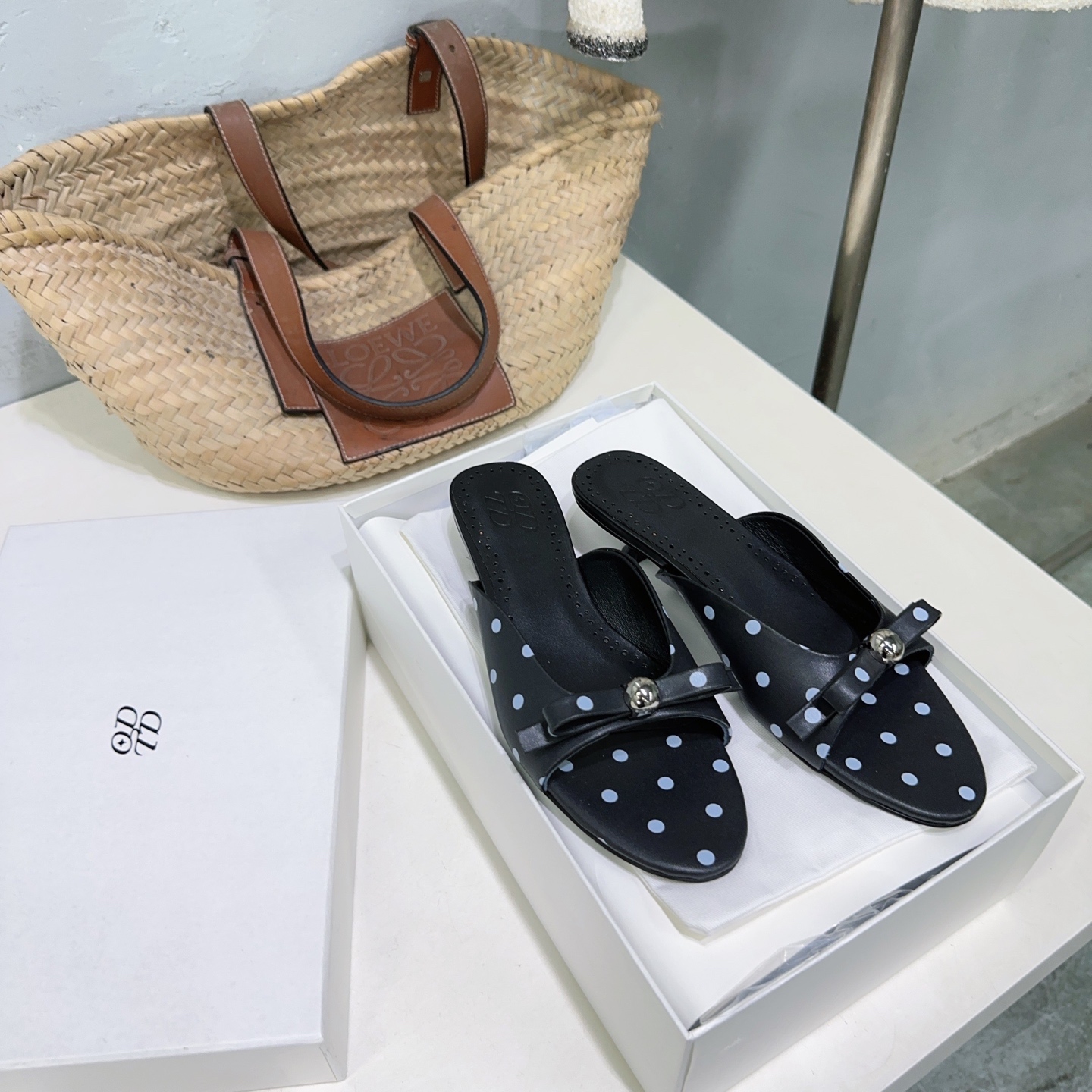 “High-Quality Glamorous Sandal with Metal Ball for Spring and Summer” - 图片 4