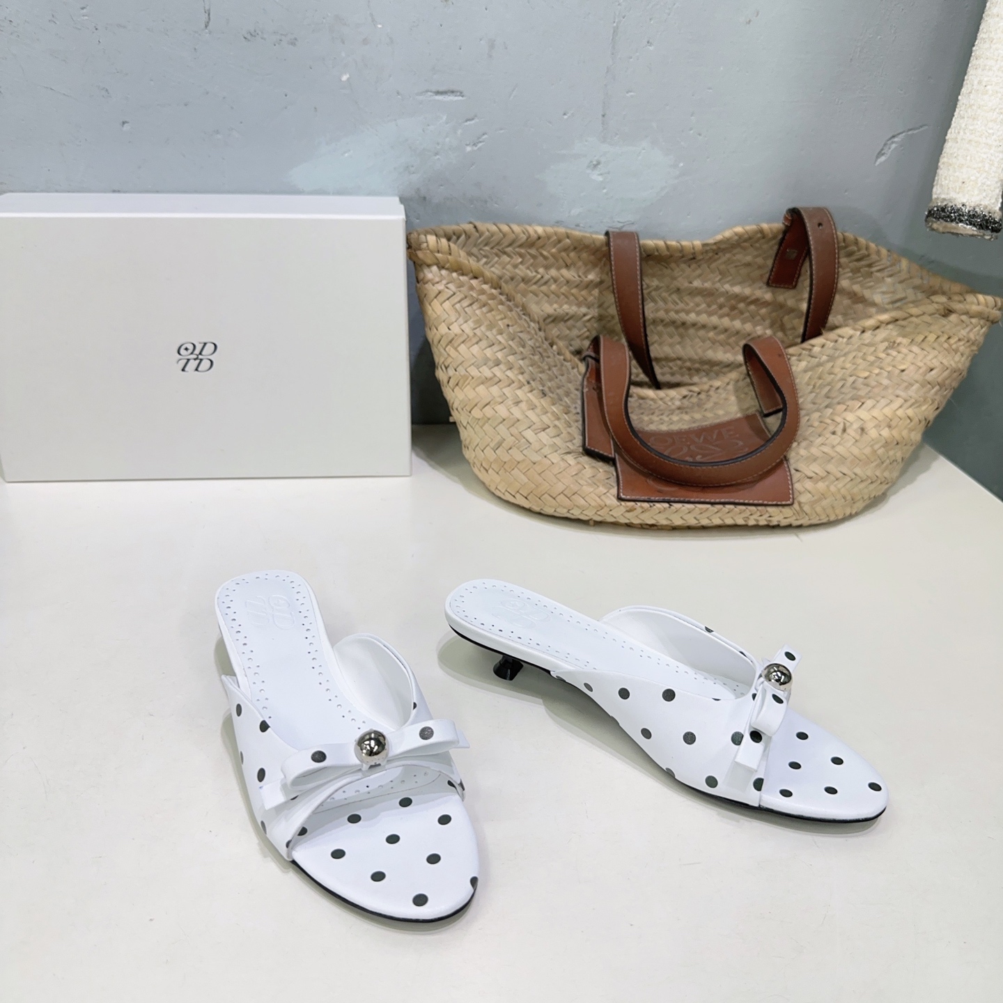 “High-Quality Glamorous Sandal: Metal Ball, Quick Slipper, Soft Cow Paints Inside” - 图片 5