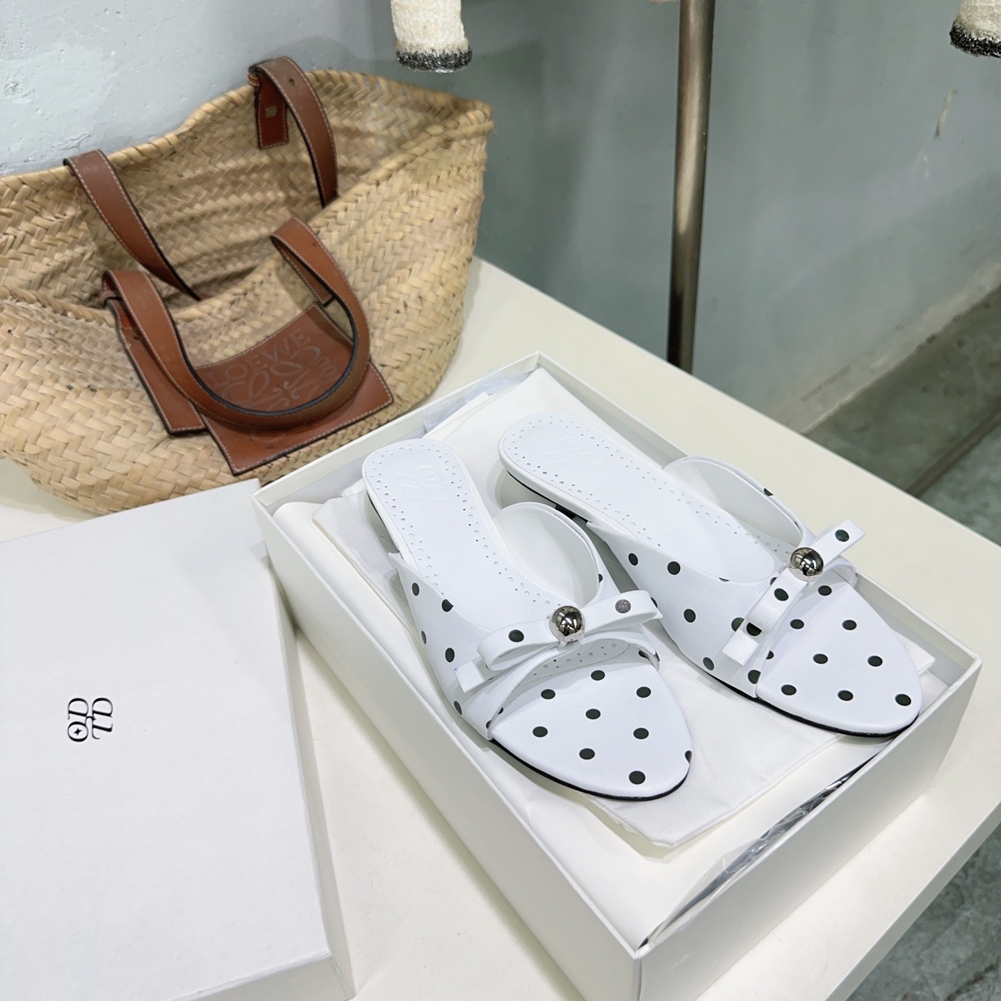 “High-Quality Glamorous Sandal: Metal Ball, Quick Slipper, Soft Cow Paints Inside” - 图片 4
