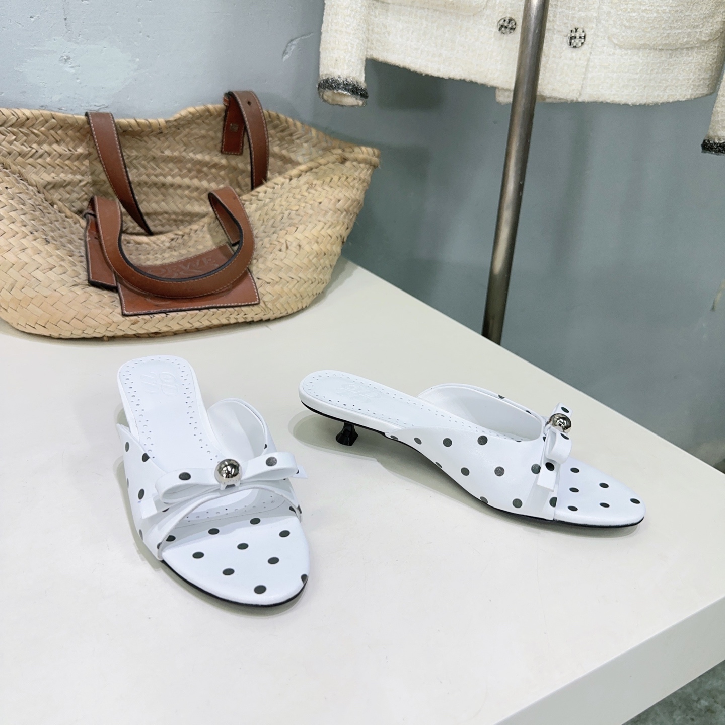 “High-Quality Glamorous Sandal: Metal Ball, Quick Slipper, Soft Cow Paints Inside” - 图片 8